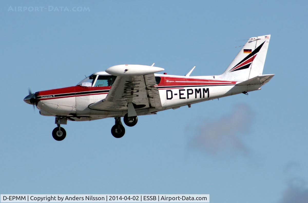 D-EPMM, Piper PA-24-260 Comanche B C/N 24-4456, On final for runway 30.