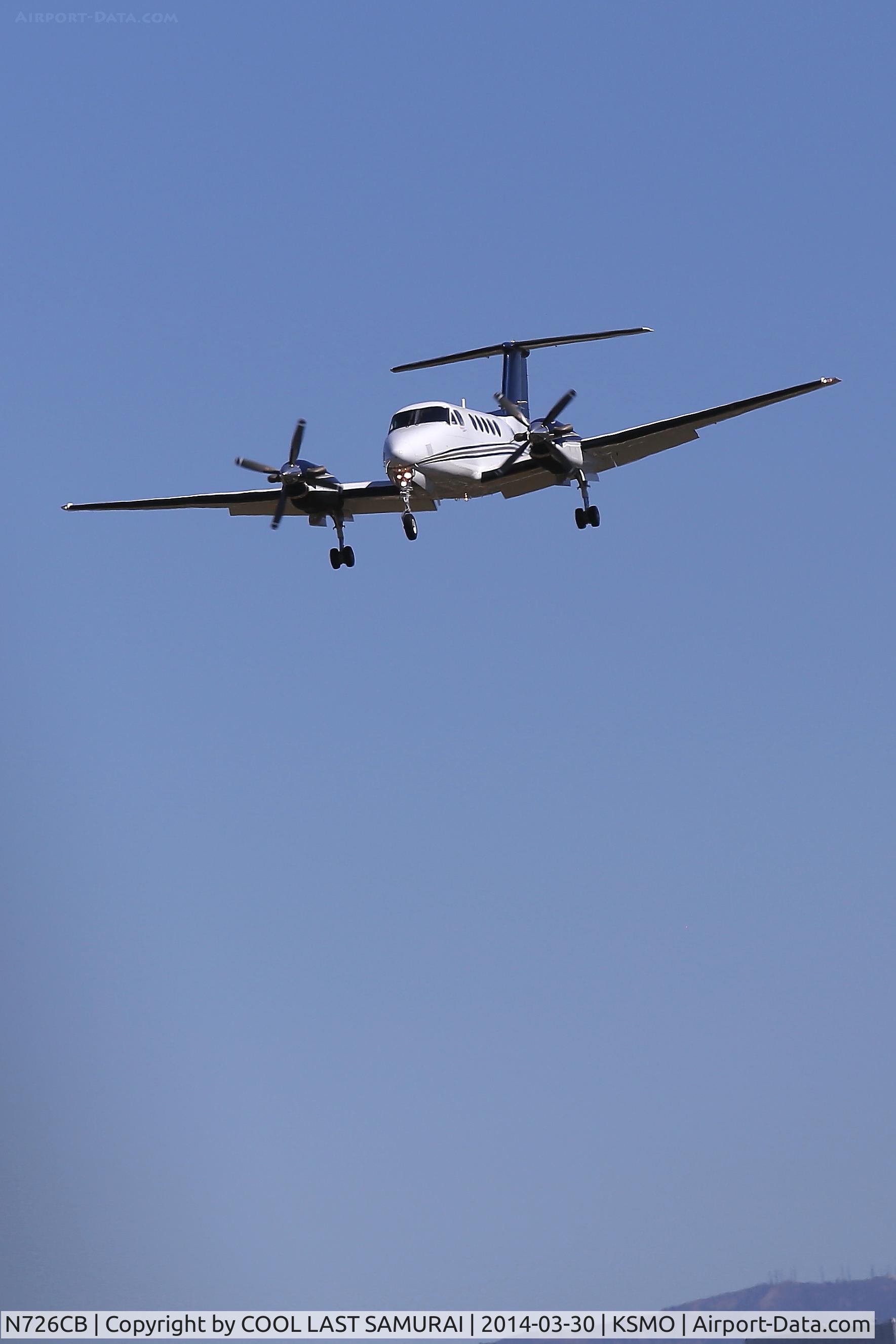 N726CB, 2009 Hawker Beechcraft B200GT King Air C/N BY-82, very short final SMO Rwy21