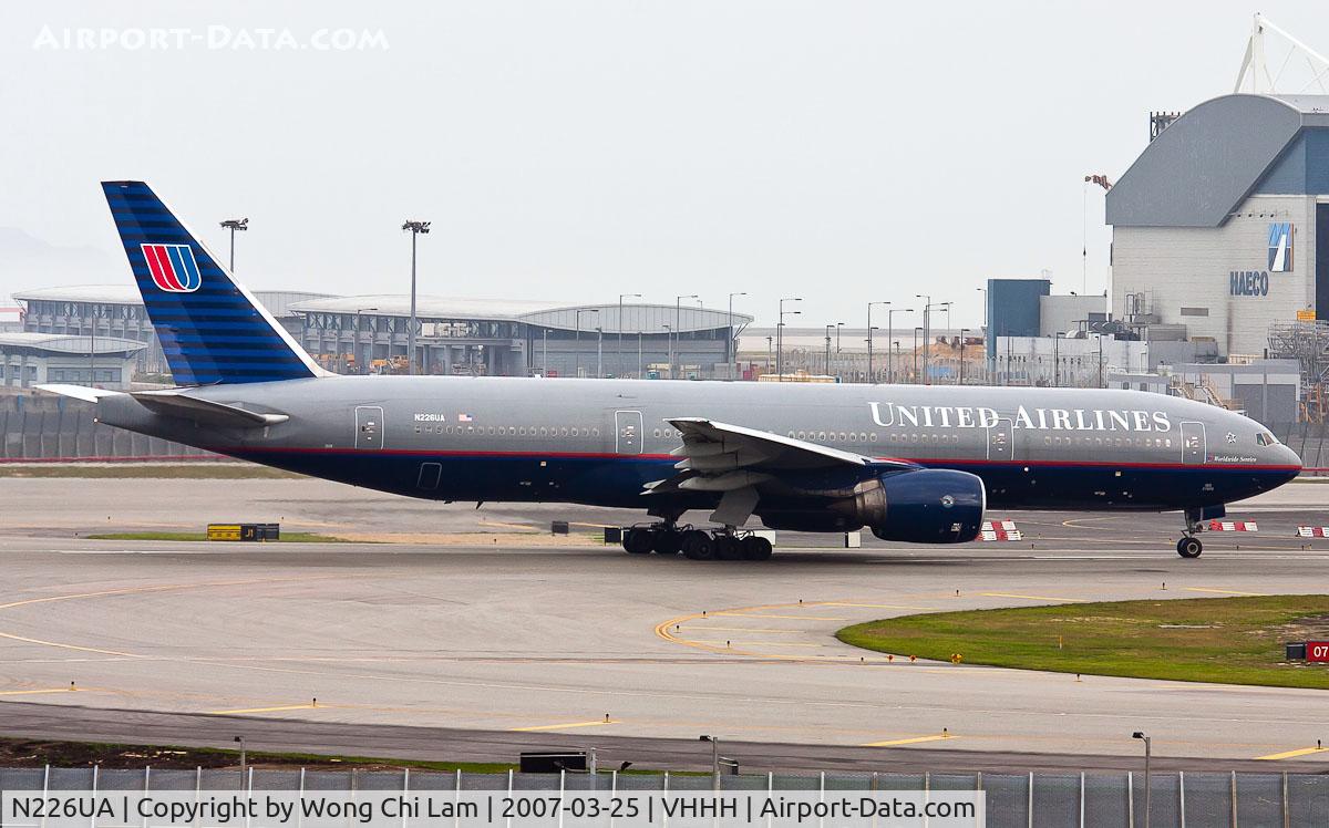 N226UA, 2002 Boeing 777-222 C/N 30226, United Airlines