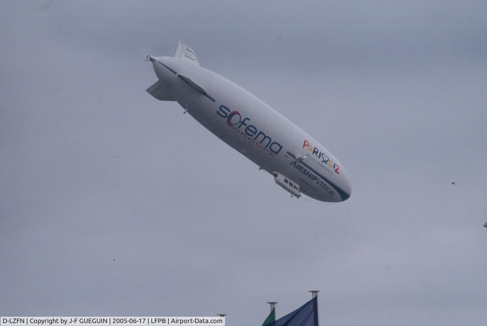 D-LZFN, 1997 Zeppelin LZ N07-100 C/N 001, In flight at Paris-Le Bourget 2005 airshow.