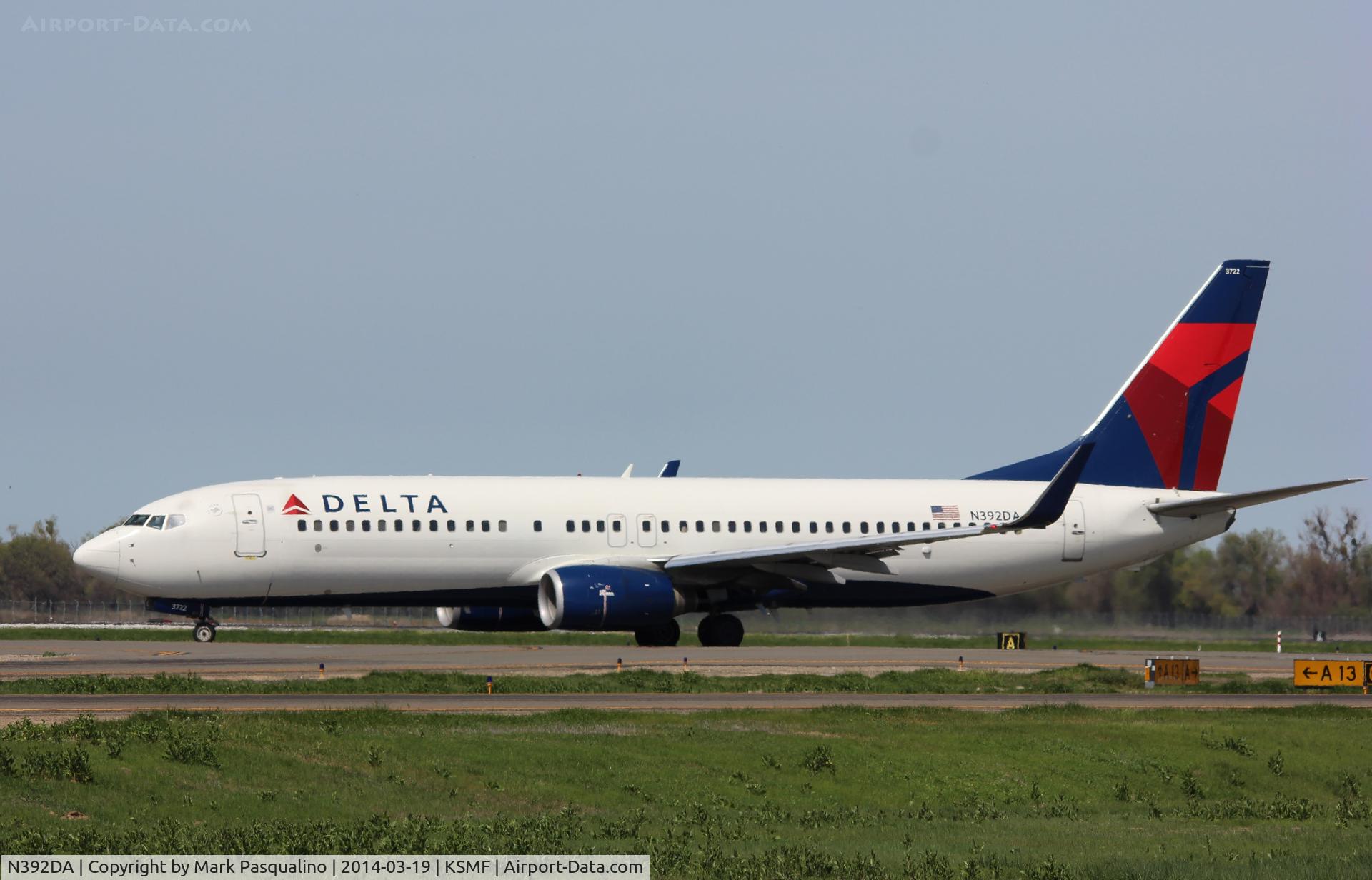 N392DA, 2000 Boeing 737-832 C/N 30561, Boeing 737-800