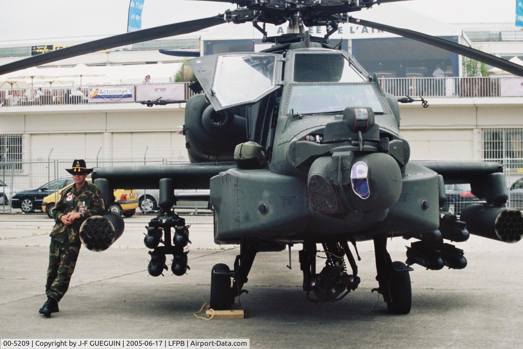 00-5209, 2000 Boeing AH-64D Longbow Apache C/N PVD209, On display at Paris-Le Bourget 2005 airshow.