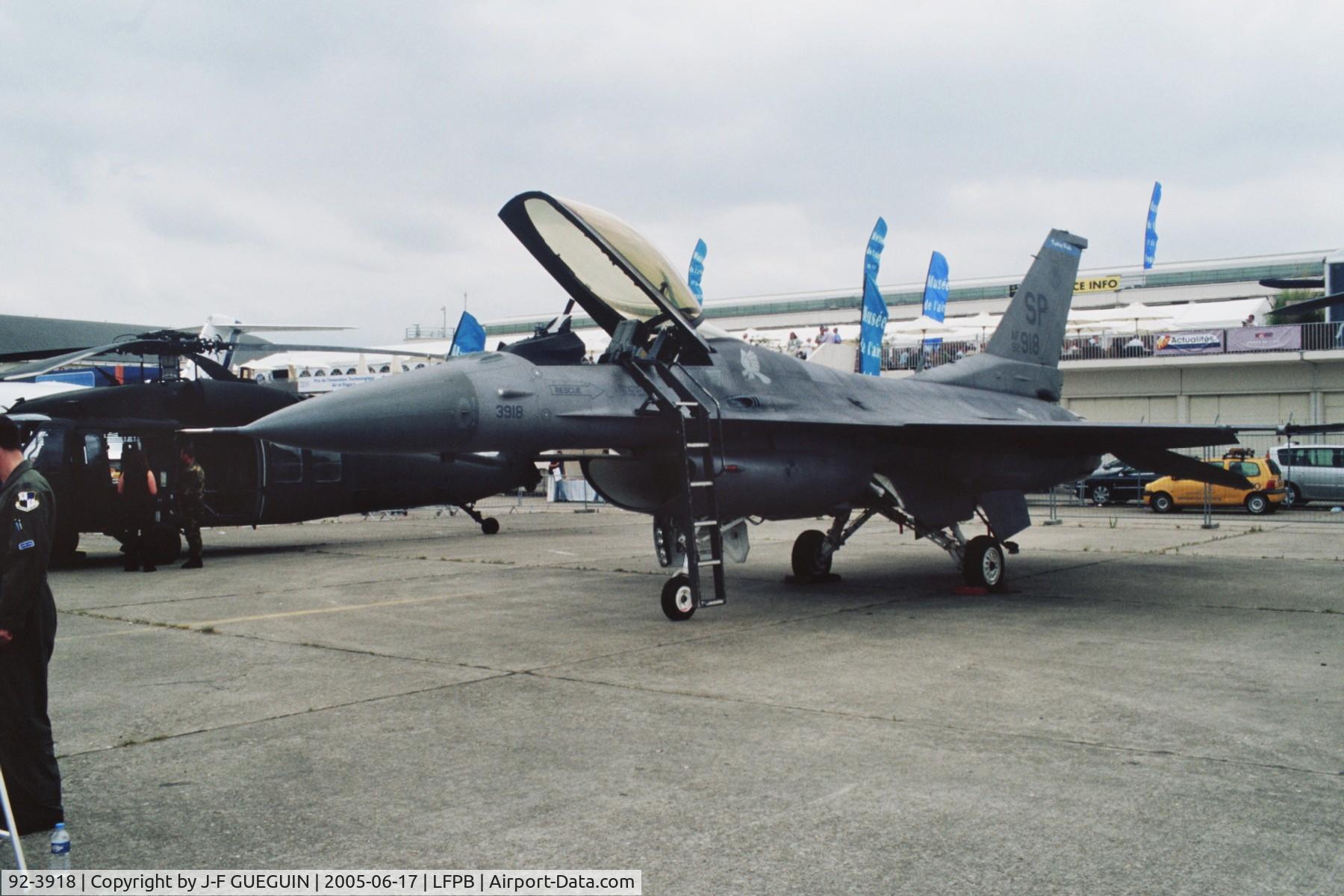 92-3918, 1992 General Dynamics F-16C Fighting Falcon C/N CC-160, On display at Paris-Le Bourget 2005 airshow.