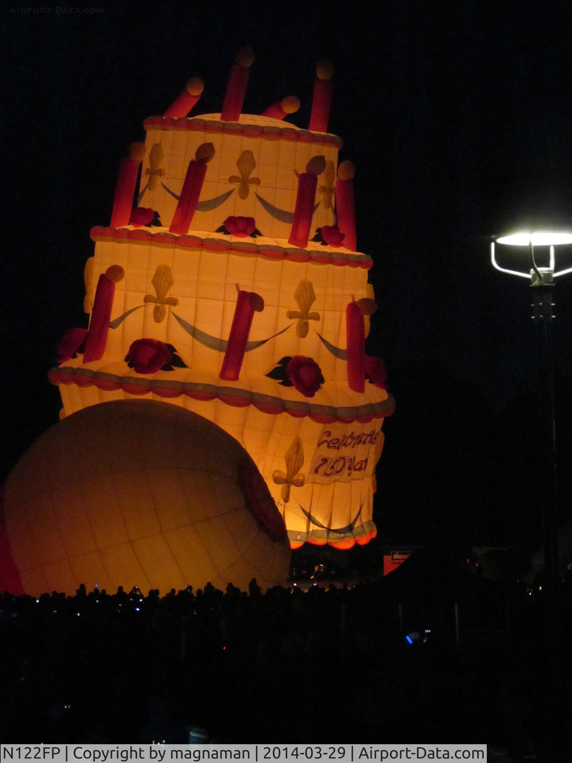 N122FP, Lindstrand Balloons LBL CAKE C/N 747, At night glow event - reg was small as