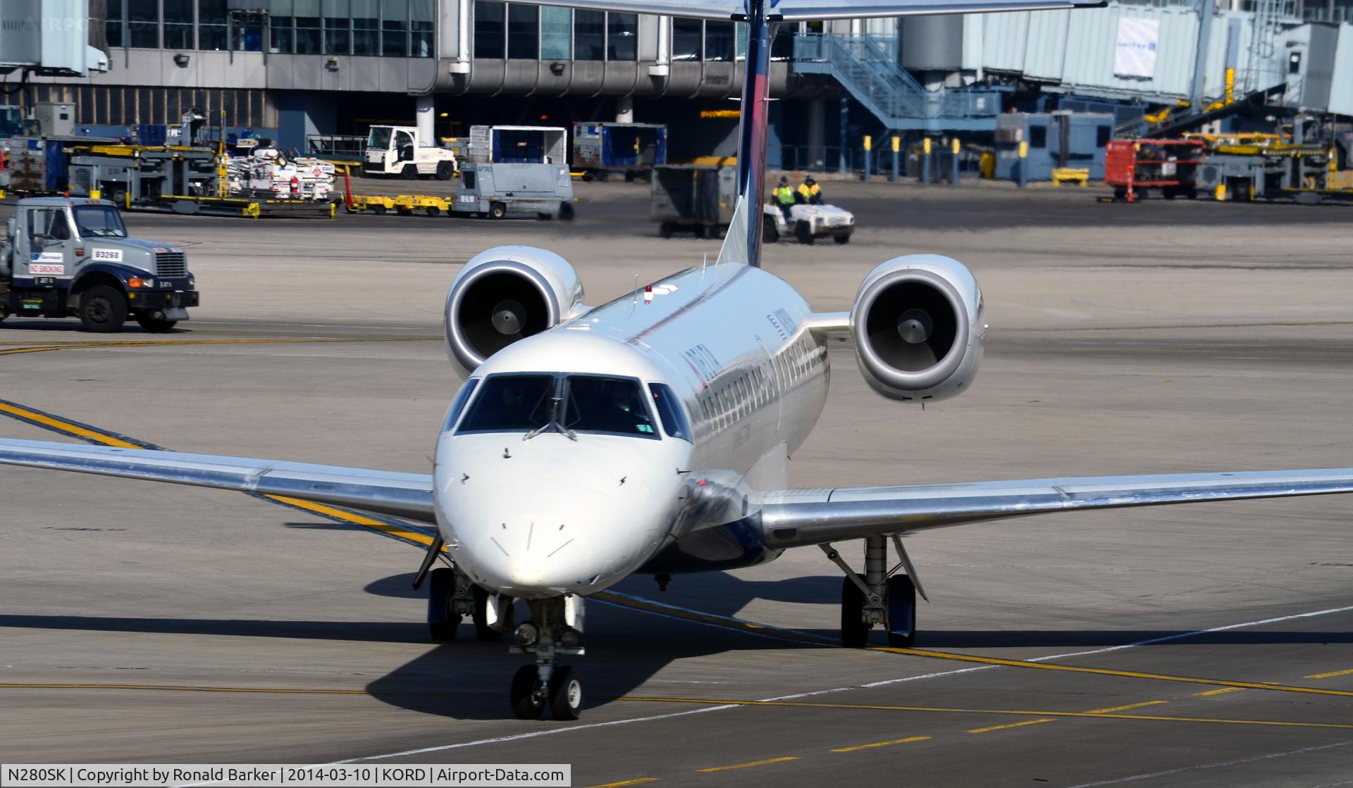 N280SK, 2001 Embraer ERJ-145LR (EMB-145LR) C/N 145381, Taxi Chicago