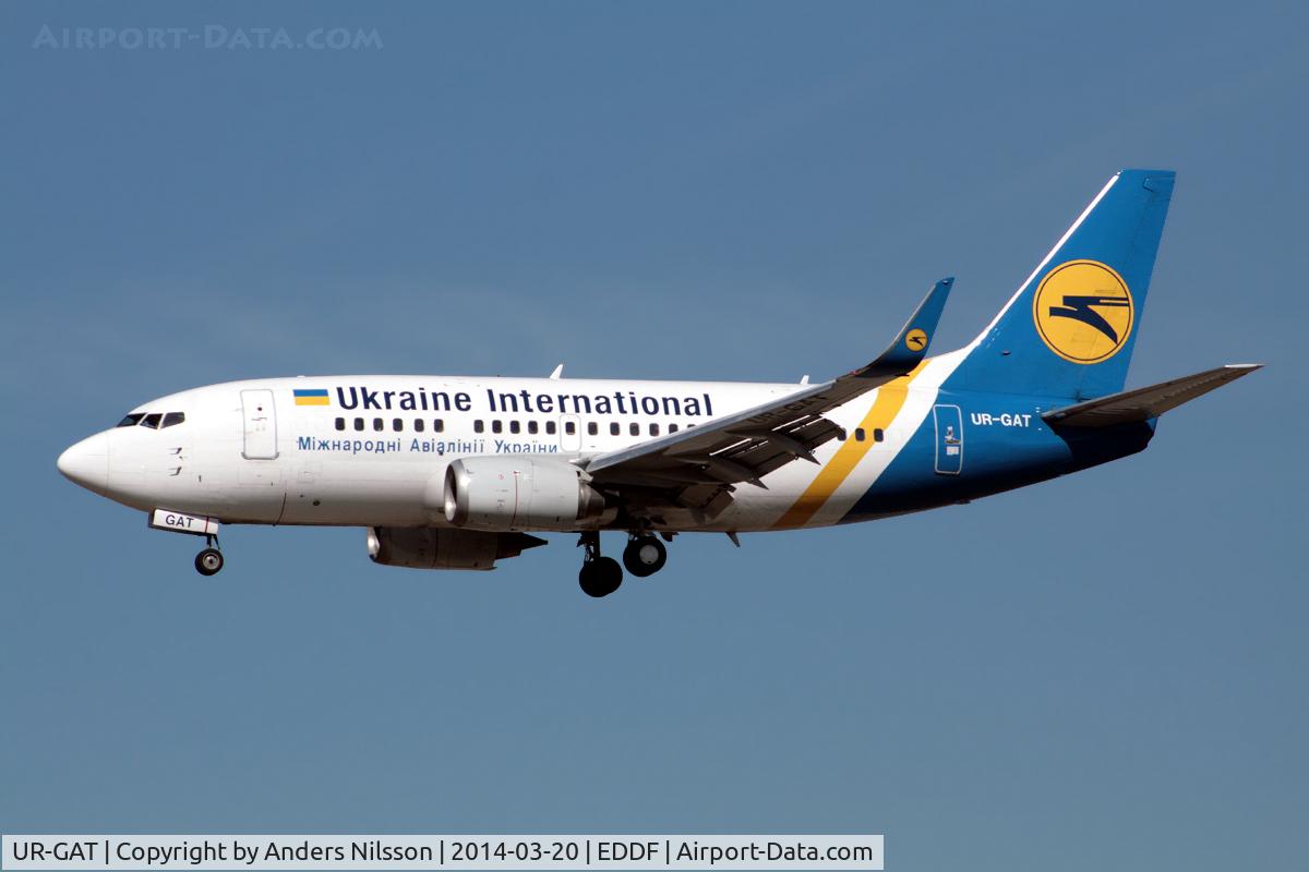 UR-GAT, 1993 Boeing 737-528 C/N 25237, On final for 25L.