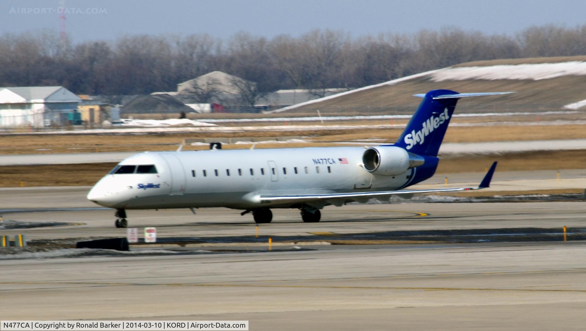 N477CA, 2002 Bombardier CRJ-200ER (CL-600-2B19) C/N 7670, Taxi Chicago