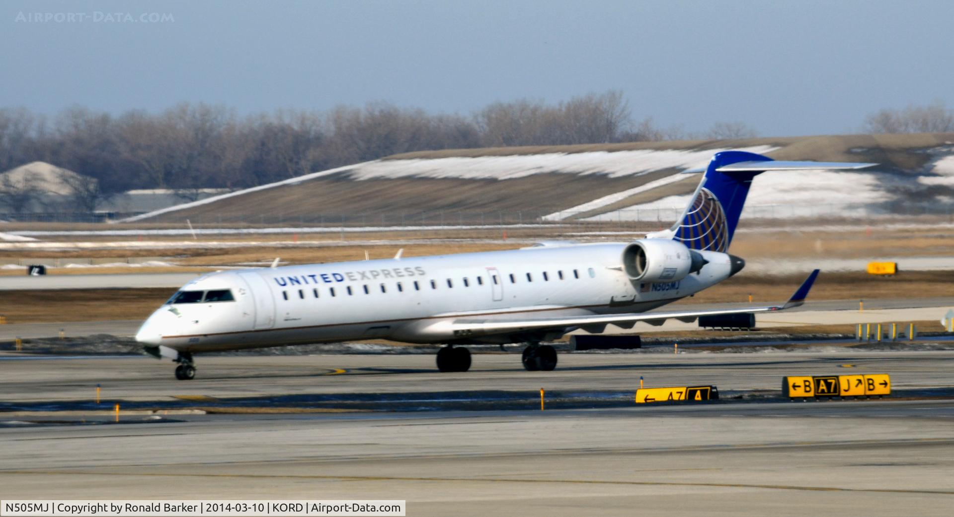 N505MJ, 2002 Bombardier CRJ-700 (CL-600-2C10) Regional Jet C/N 10070, Taxi Chicago