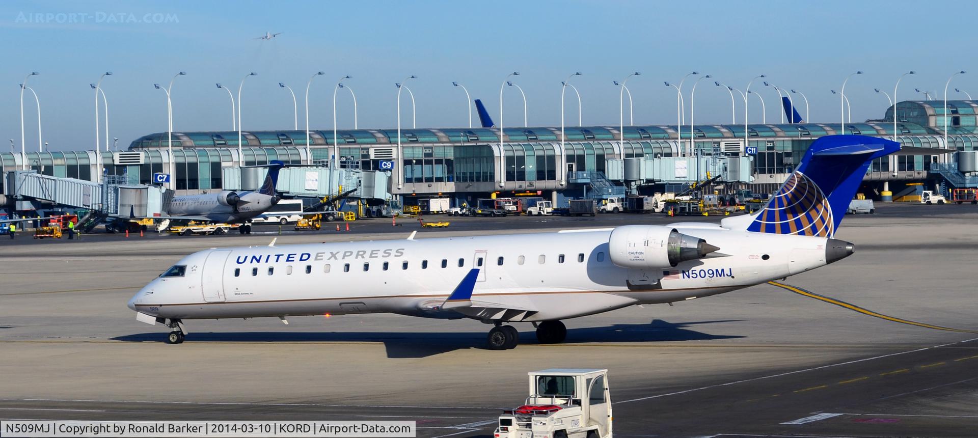 N509MJ, 2003 Bombardier CRJ-700 (CL-600-2C10) Regional Jet C/N 10094, Taxi Chicago