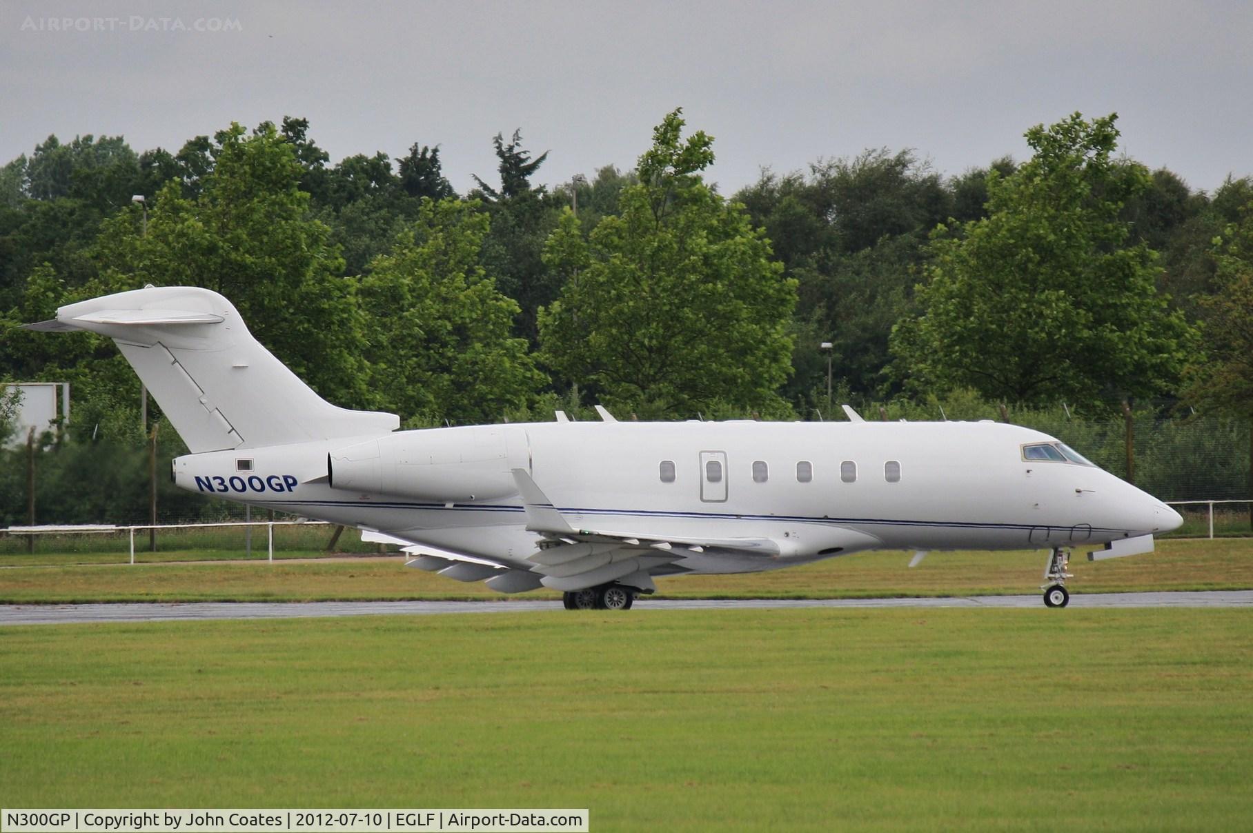 N300GP, Bombardier Challenger 300 (BD-100-1A10) C/N 20253, Taxiing to depart