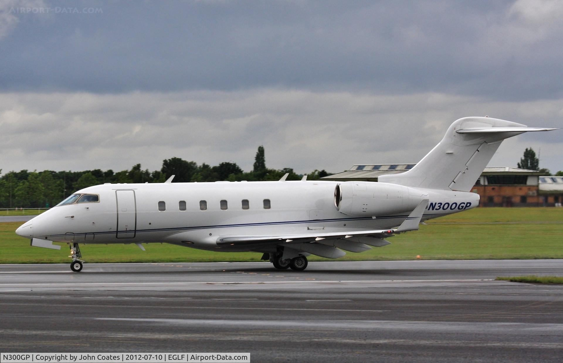 N300GP, Bombardier Challenger 300 (BD-100-1A10) C/N 20253, Departing