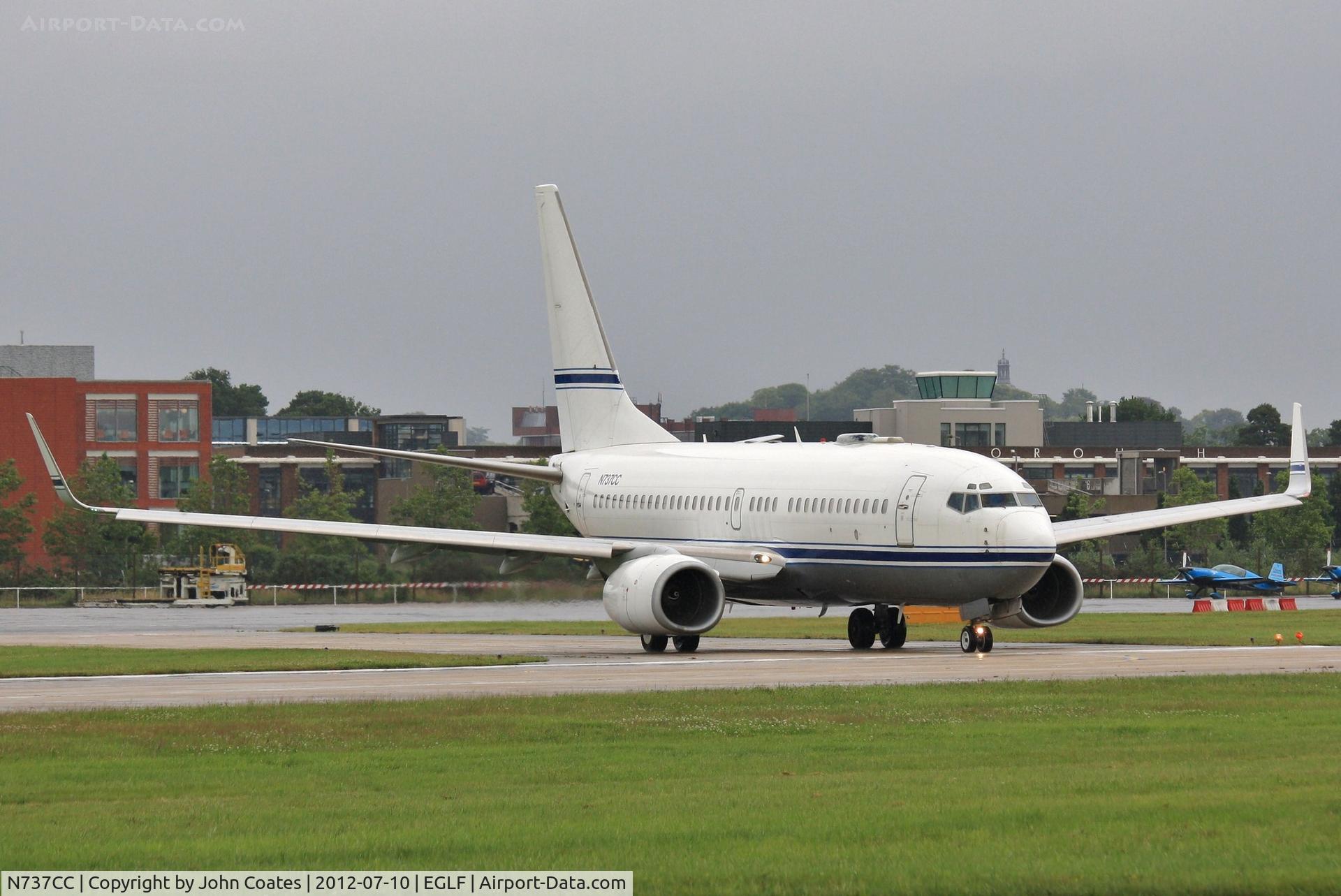 N737CC, 1999 Boeing 737-74Q/BBJ C/N 29135, Lining up