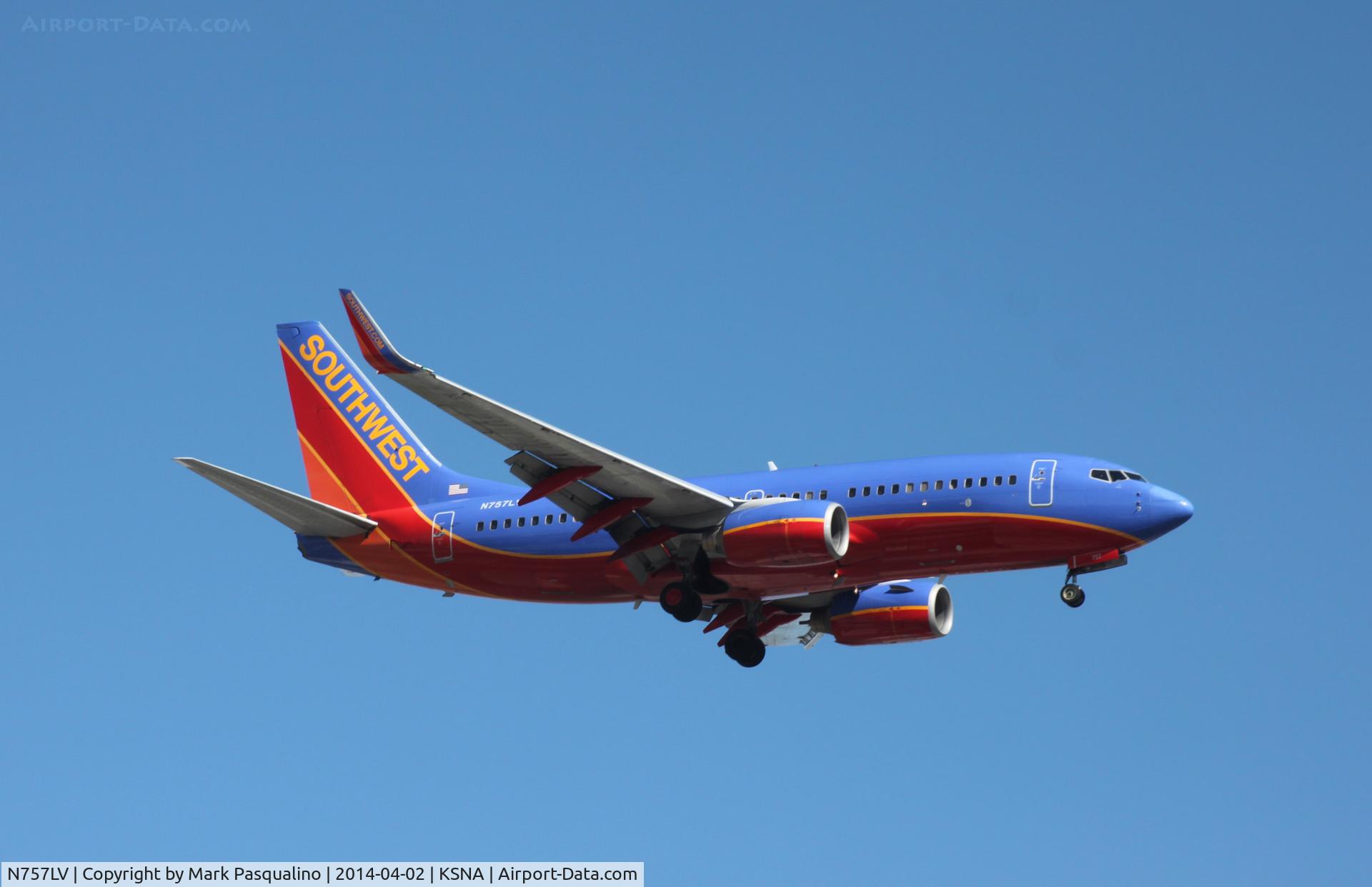 N757LV, 1999 Boeing 737-7H4 C/N 29850, Boeing 737-700