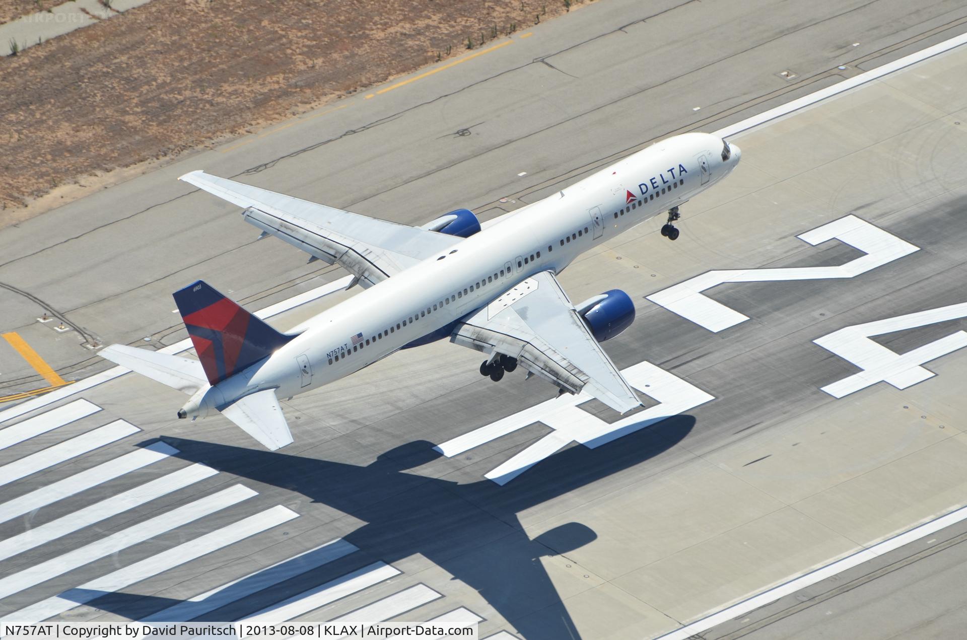 N757AT, 1984 Boeing 757-212 C/N 23127, Delta 757 Landing