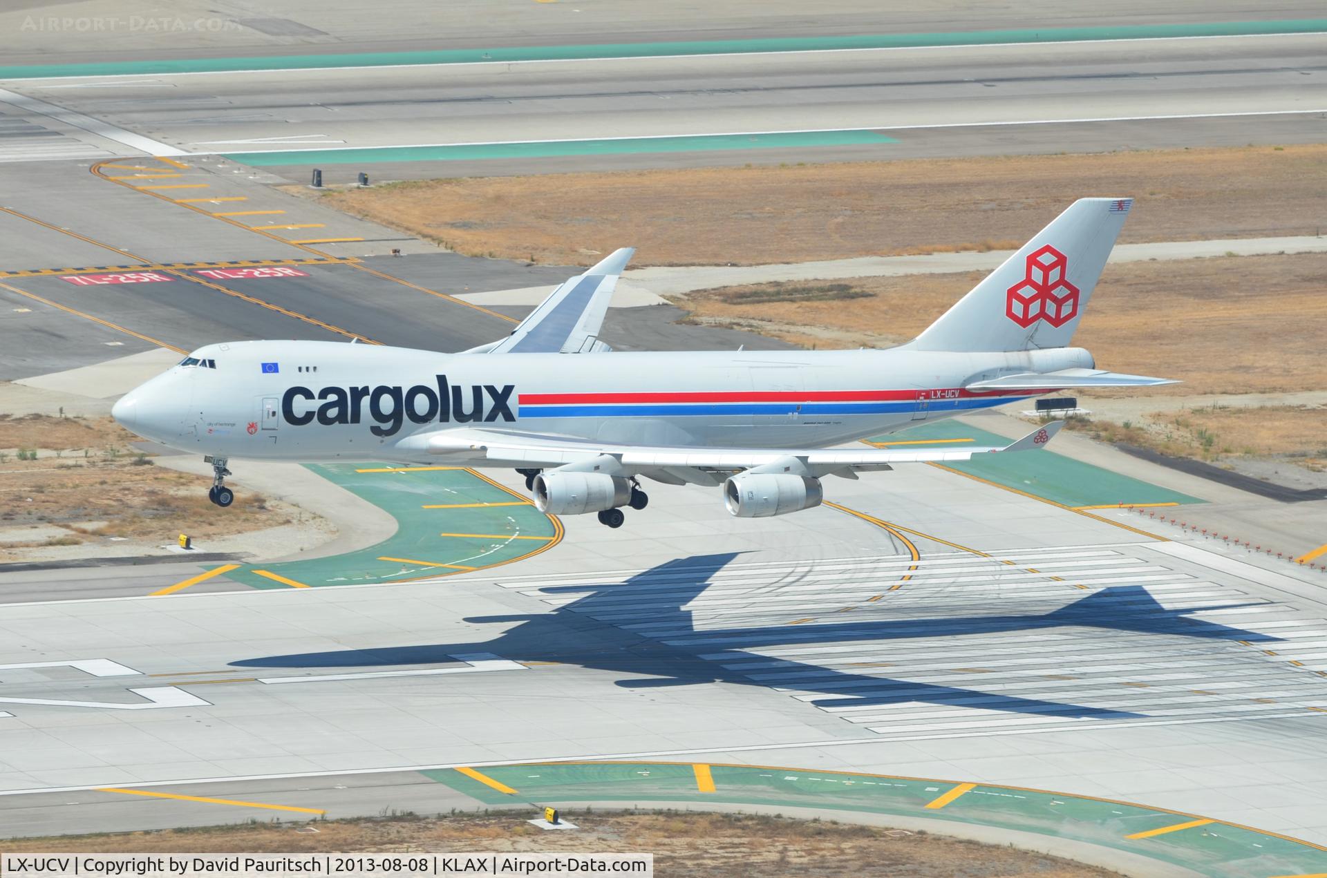 LX-UCV, 2004 Boeing 747-4R7F/SCD C/N 33827, Cargolux