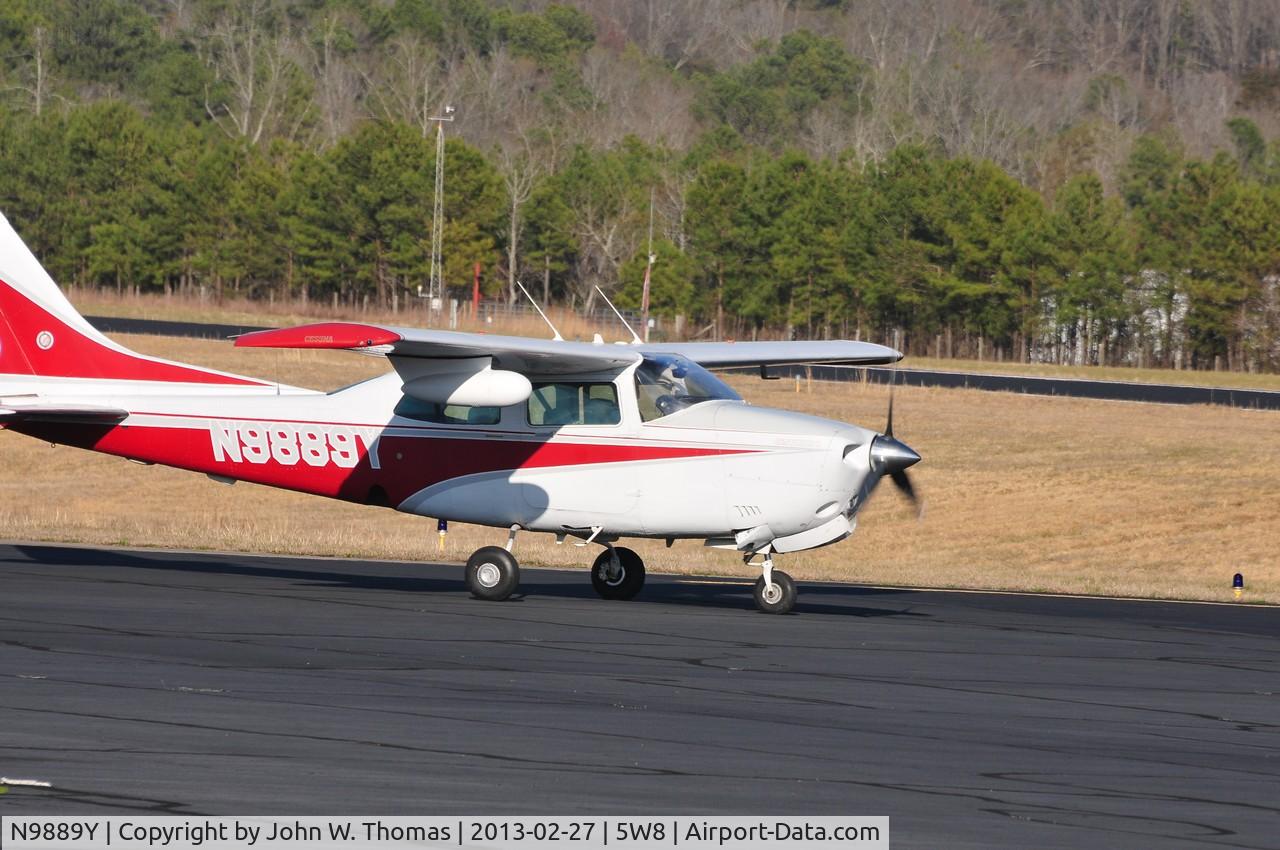 N9889Y, 1981 Cessna 210N Centurion C/N 21064629, Prepareing for departure...