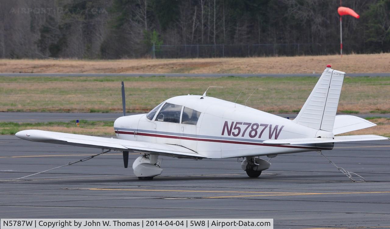 N5787W, 1964 Piper PA-28-150 Cherokee C/N 28-1680, Taxiing for takeoff...
