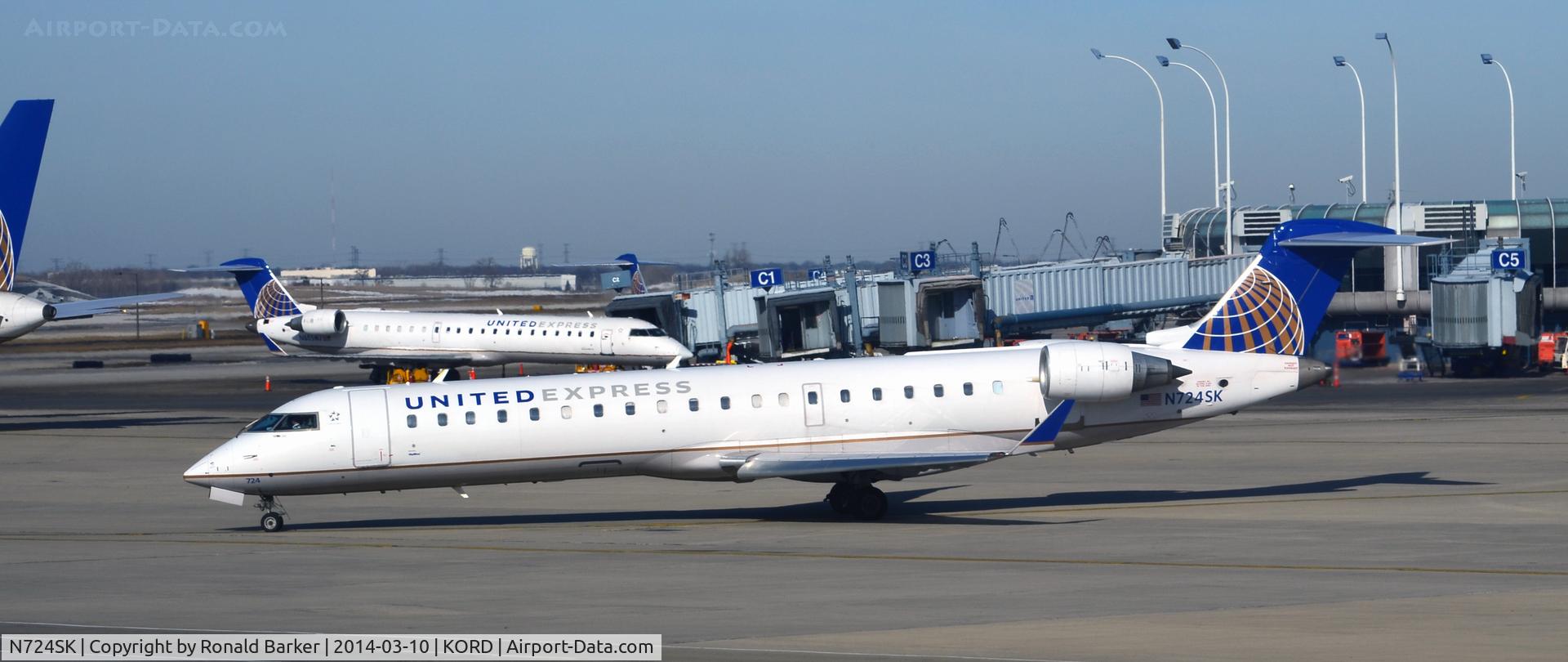N724SK, 2004 Bombardier CRJ-700 (CL-600-2C10) Regional Jet C/N 10189, Taxi Chicago