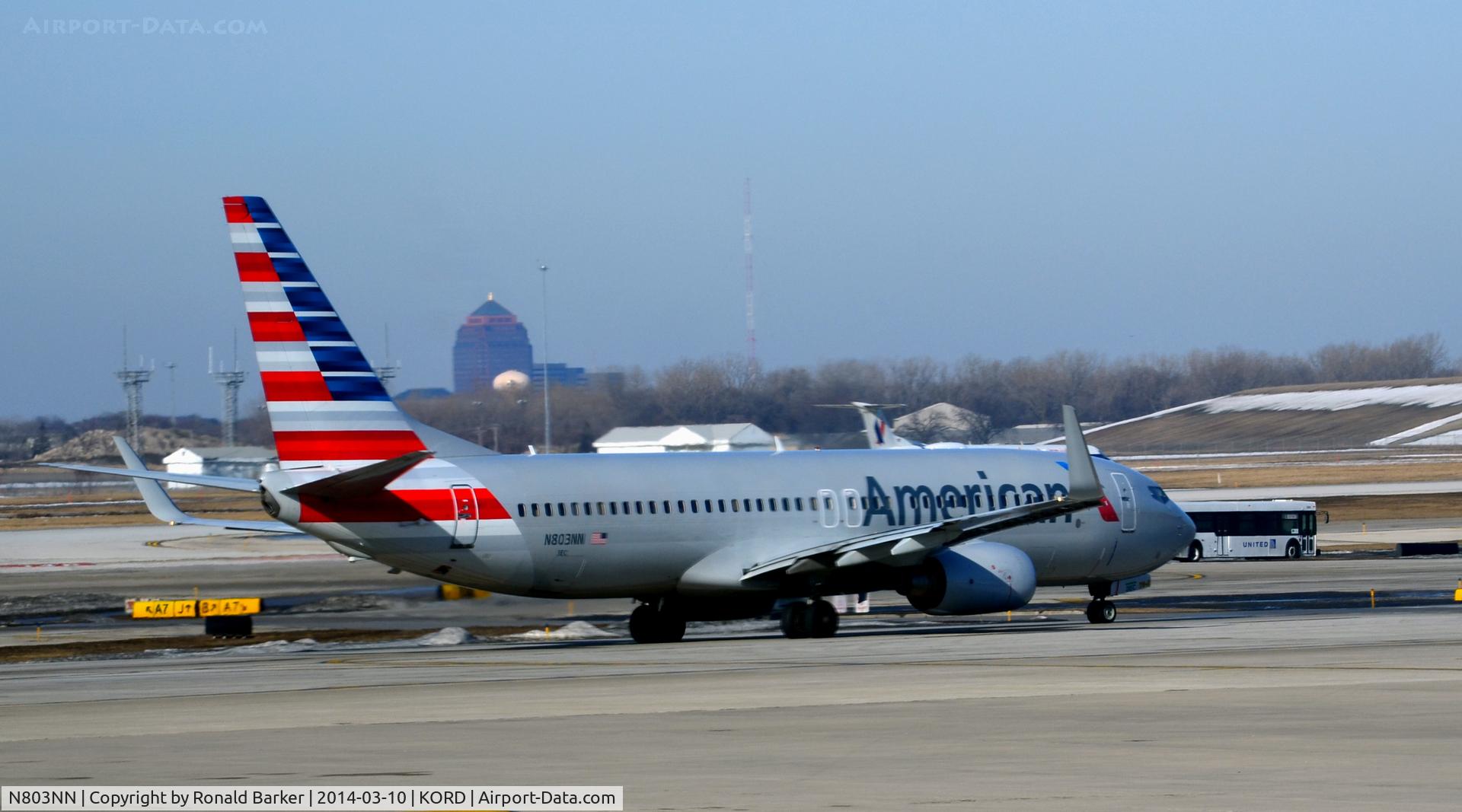N803NN, 2009 Boeing 737-823 C/N 29566, Taxi Chicago