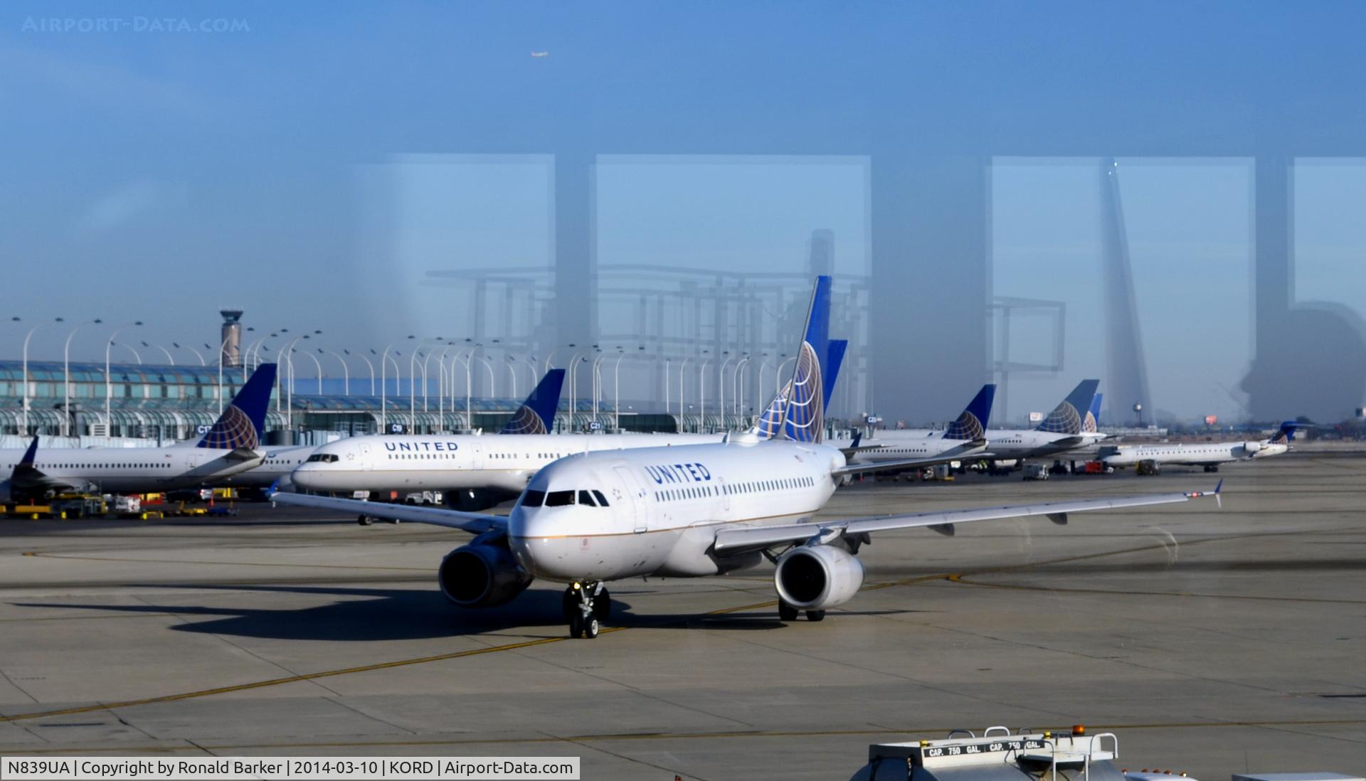 N839UA, 2001 Airbus A319-131 C/N 1507, Taxi Chicago