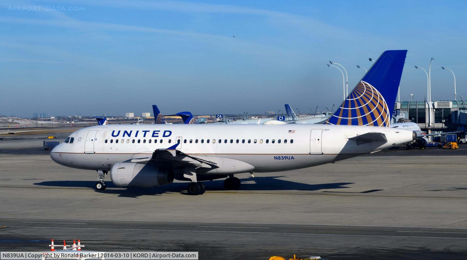 N839UA, 2001 Airbus A319-131 C/N 1507, Taxi Chicago