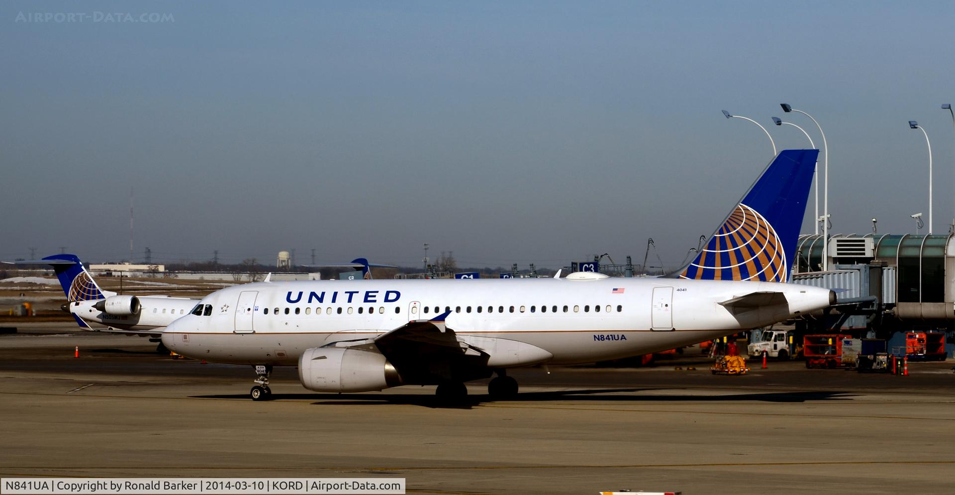 N841UA, 2001 Airbus A319-131 C/N 1545, Taxi Chicago
