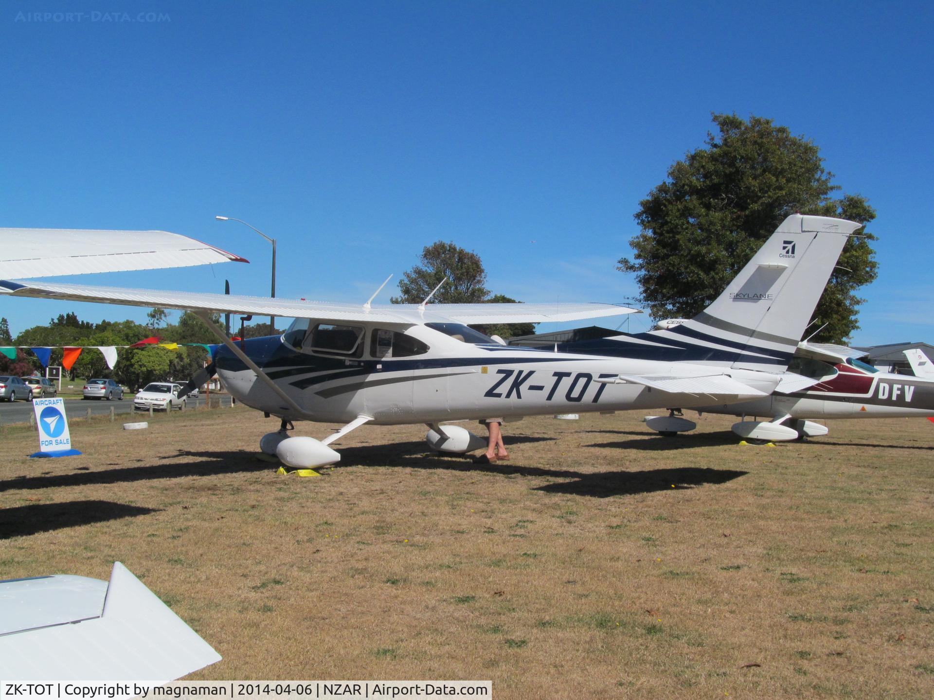 ZK-TOT, 2006 Cessna 182T Skylane C/N 18281768, wot no flags??