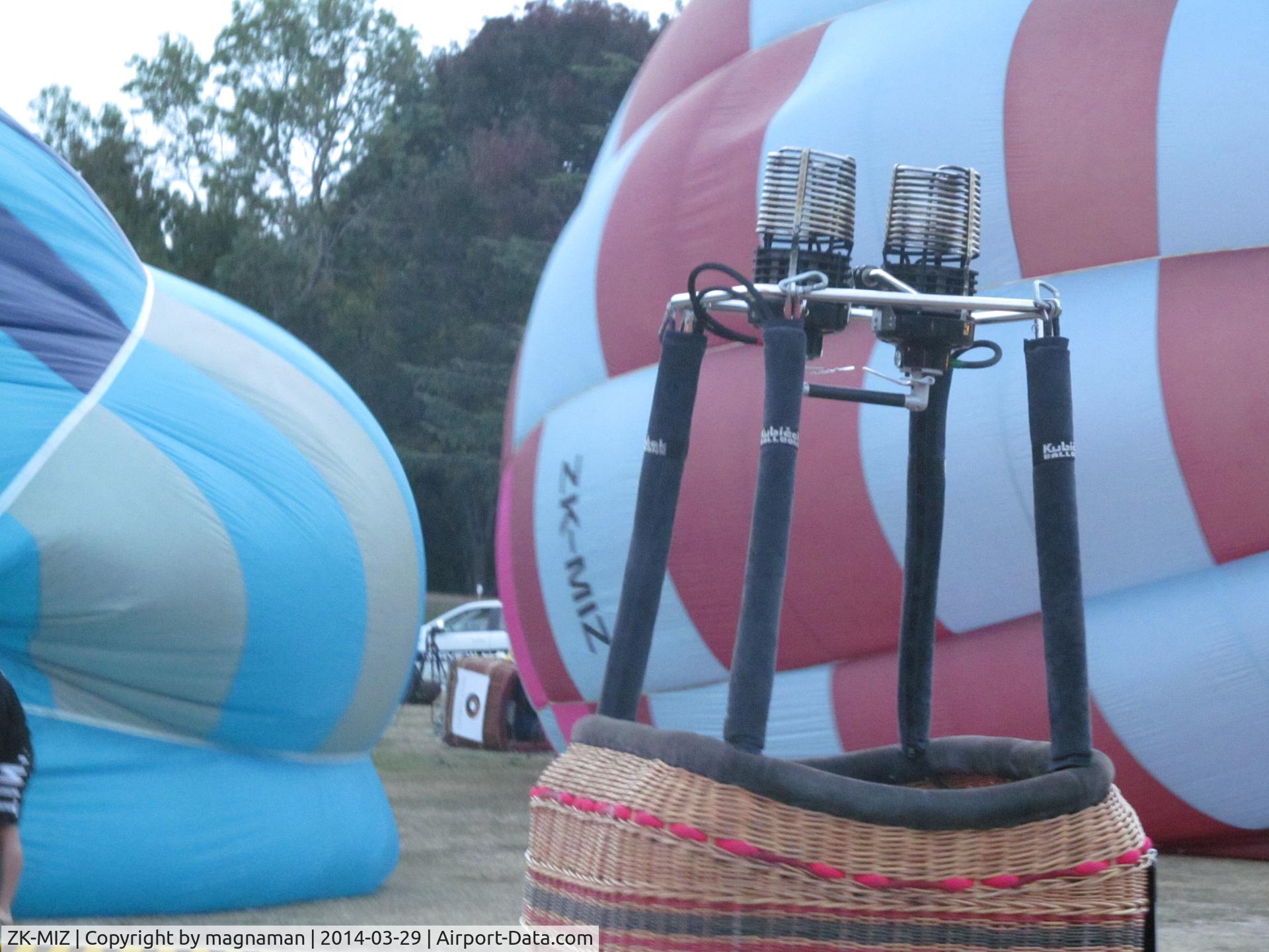ZK-MIZ, Kavanagh Balloons D-90 C/N D90-347, Did get up - but in the dark.