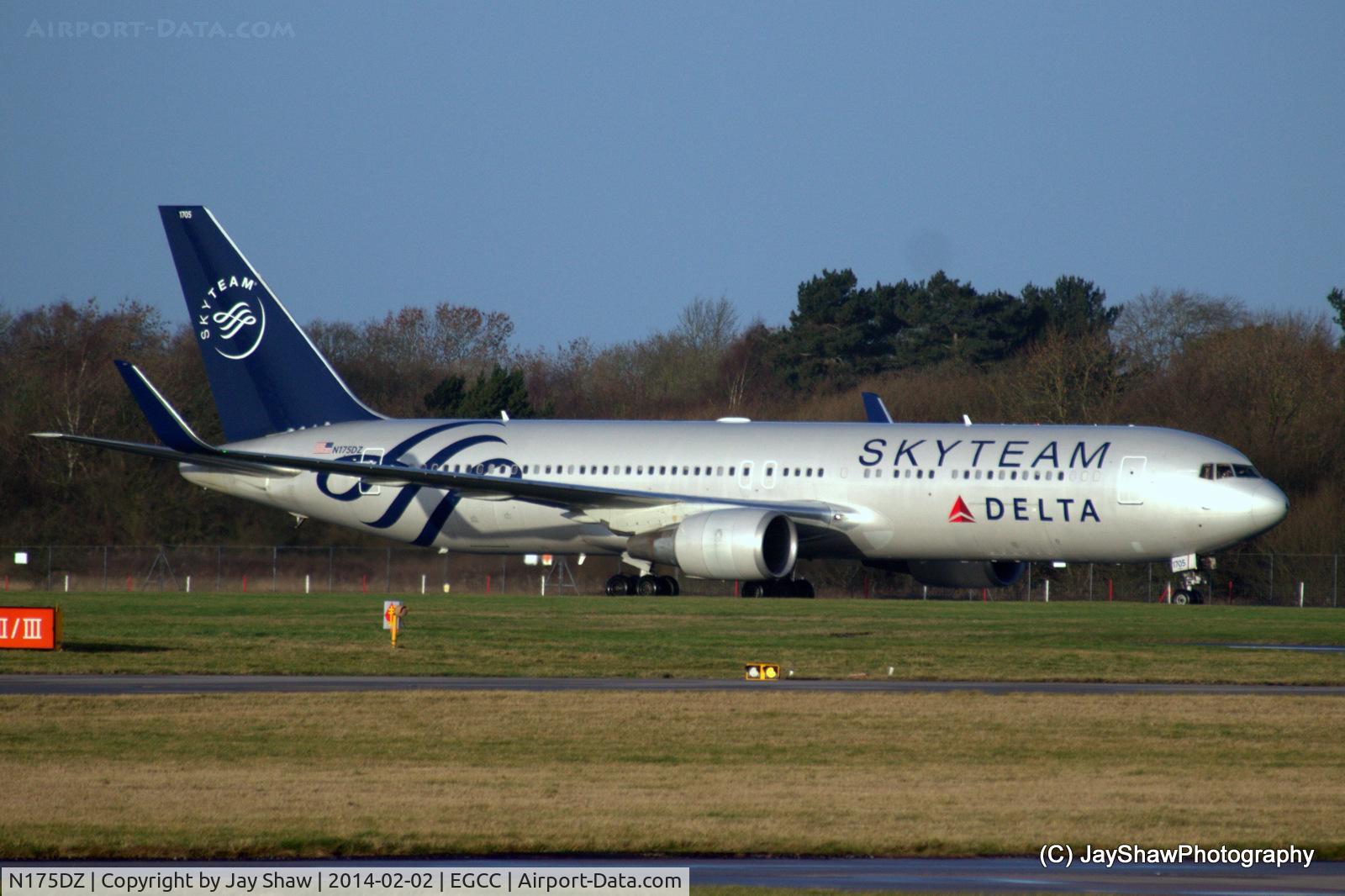 N175DZ, 1999 Boeing 767-332 C/N 29696, Arrival 23R EGCC