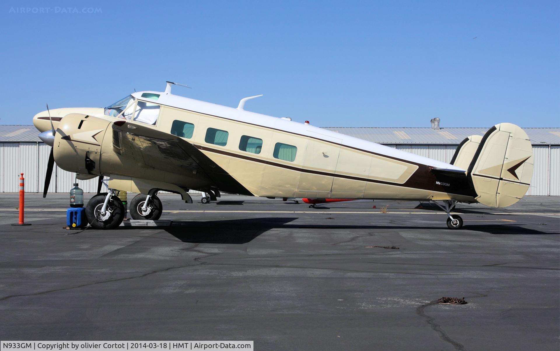N933GM, 1960 Beech G18S C/N BA-533, profil view