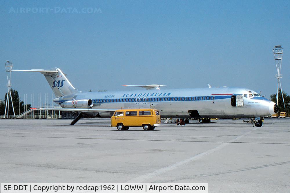SE-DDT, 1979 Douglas DC-9-41 C/N 47779, rare bare-metal colour sceme, applied only on 4 DC-9s of SAS.