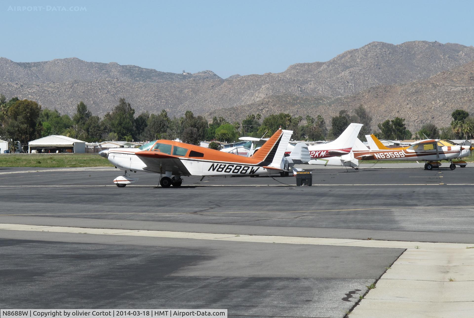 N8688W, 1966 Piper PA-28-235 C/N 28-10795, the other side ^^