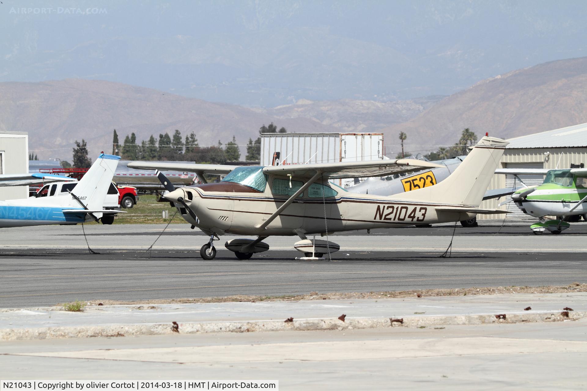 N21043, 1972 Cessna 182P Skylane C/N 18261376, sunny morning