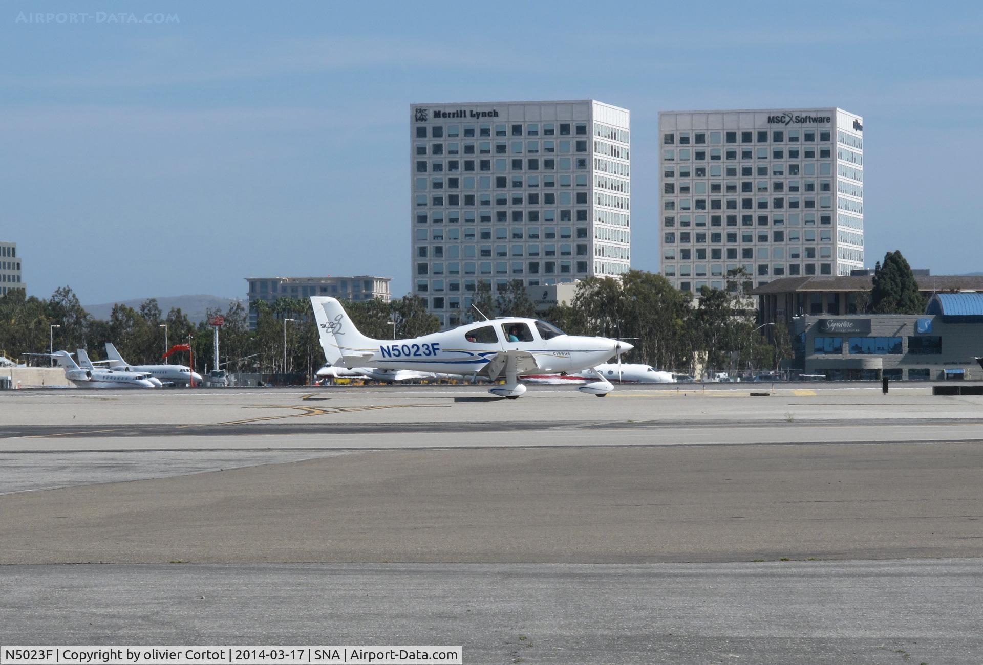 N5023F, 2004 Cirrus SR22 C/N 0842, taxiing