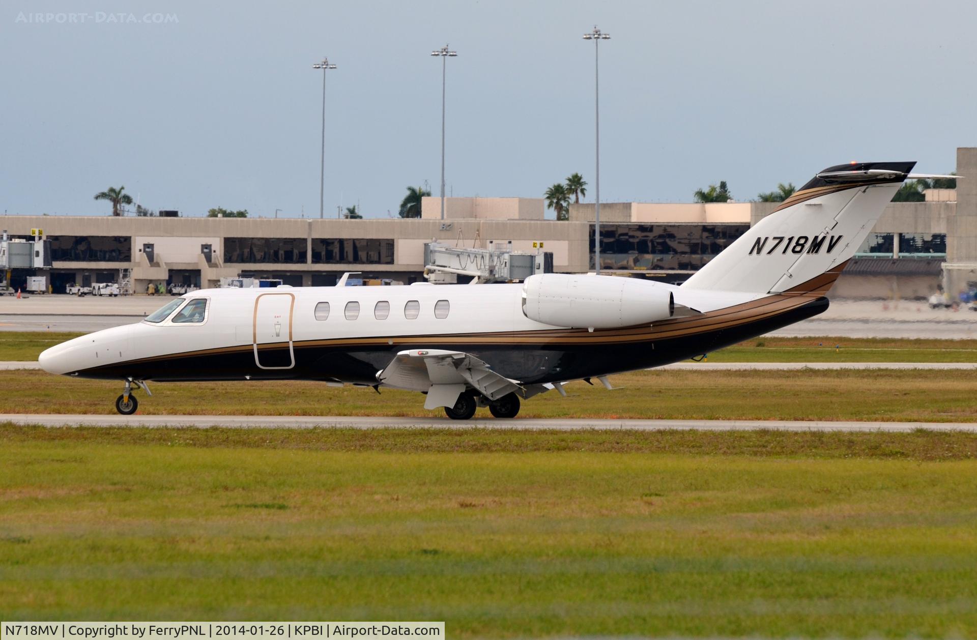 N718MV, 2011 Cessna 525C CitationJet CJ4 C/N 525C-0041, Foxy Air Ce525C
