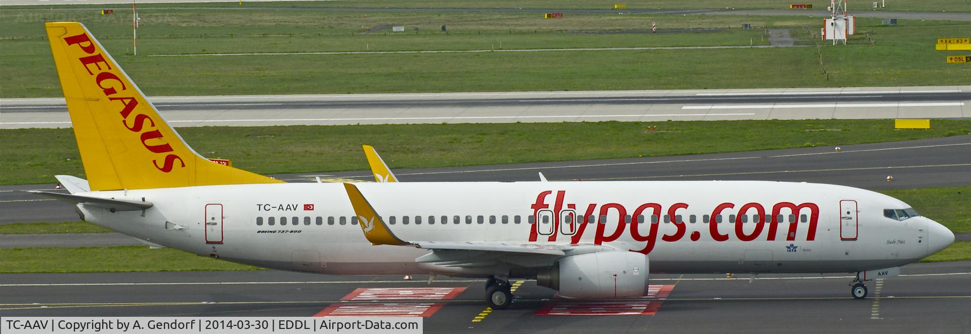 TC-AAV, 2010 Boeing 737-82R C/N 40696, Pegasus, is here on the taxiway on the way to RWY 23L at Düsseldorf Int'l(EDDL)