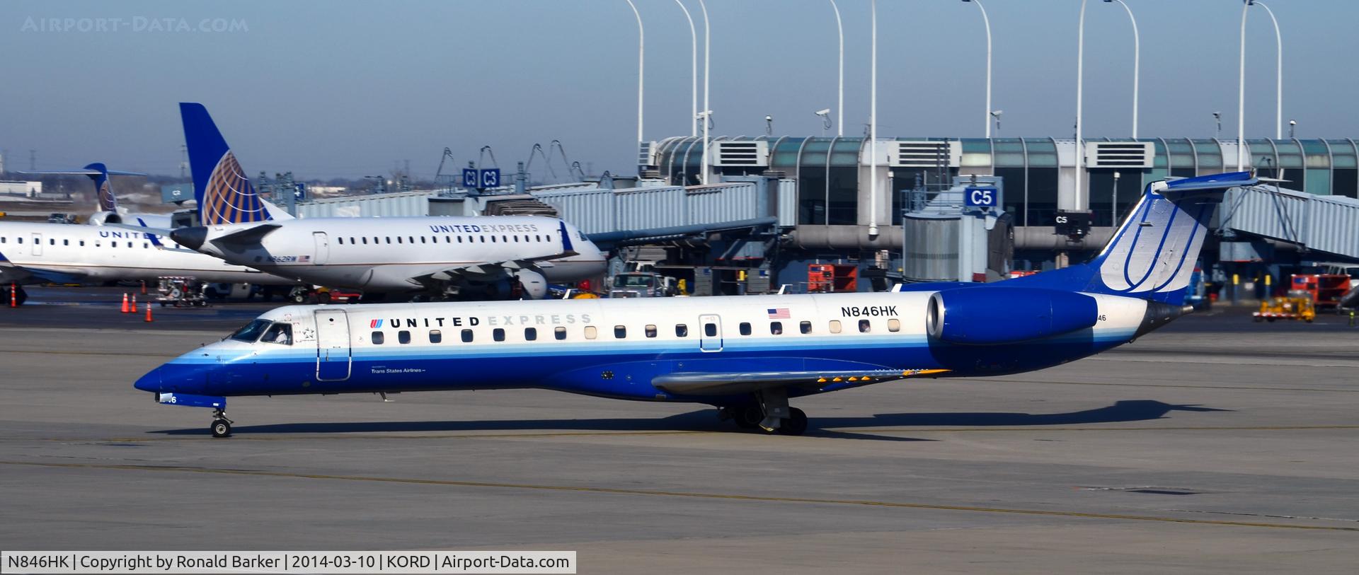 N846HK, 2004 Embraer ERJ-145LR (EMB-145LR) C/N 14500855, Taxi Chicago