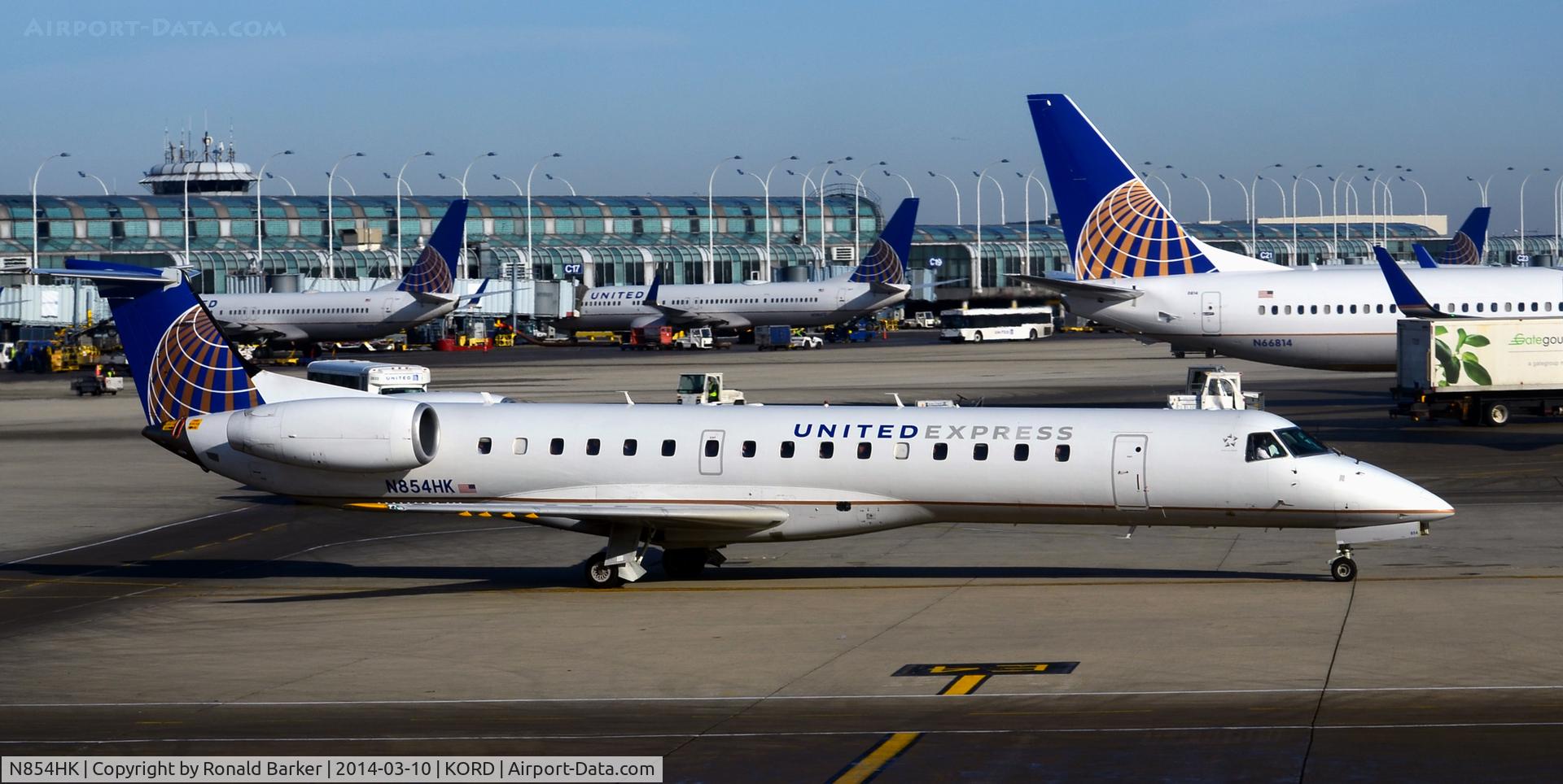 N854HK, 2001 Embraer EMB-145MP (ERJ-145MP) C/N 145408, Taxi to park Chicago