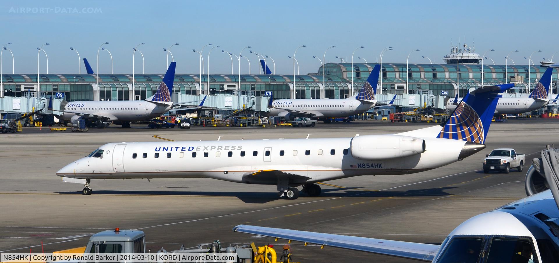 N854HK, 2001 Embraer EMB-145MP (ERJ-145MP) C/N 145408, Taxi for takeoff Chicago