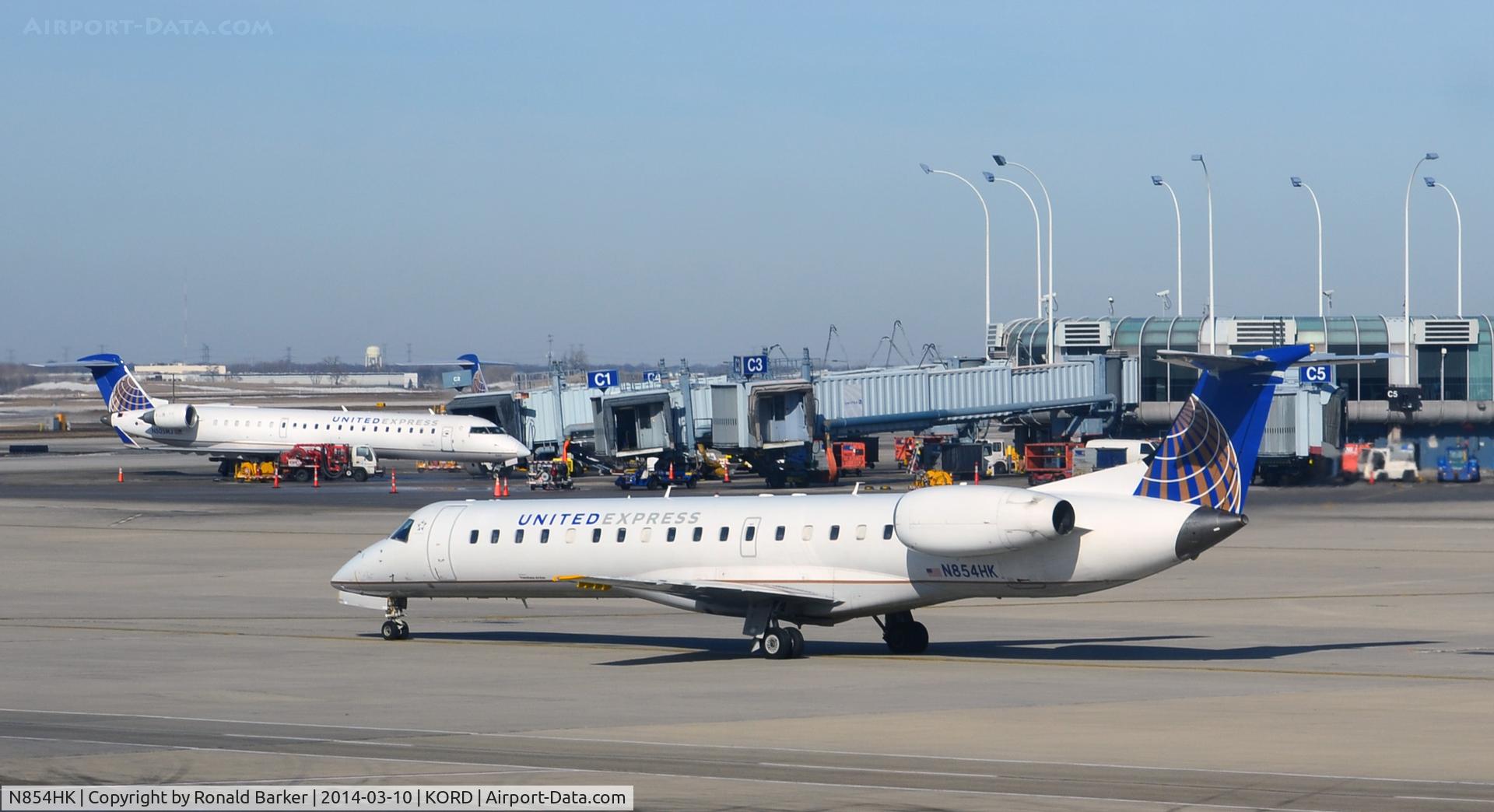 N854HK, 2001 Embraer EMB-145MP (ERJ-145MP) C/N 145408, Taxi for takeoff Chicago