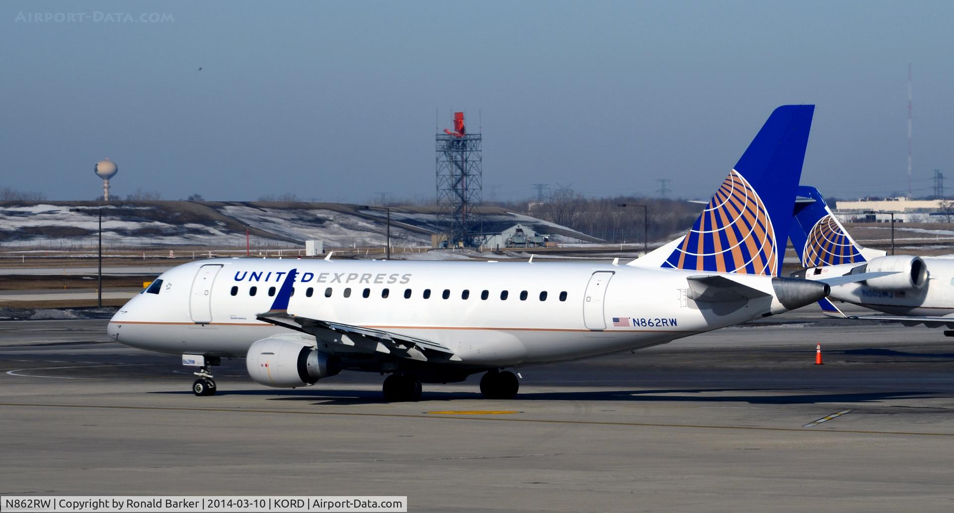 N862RW, 2005 Embraer 170SE (ERJ-170-100SE) C/N 17000098, Taxi Chicago