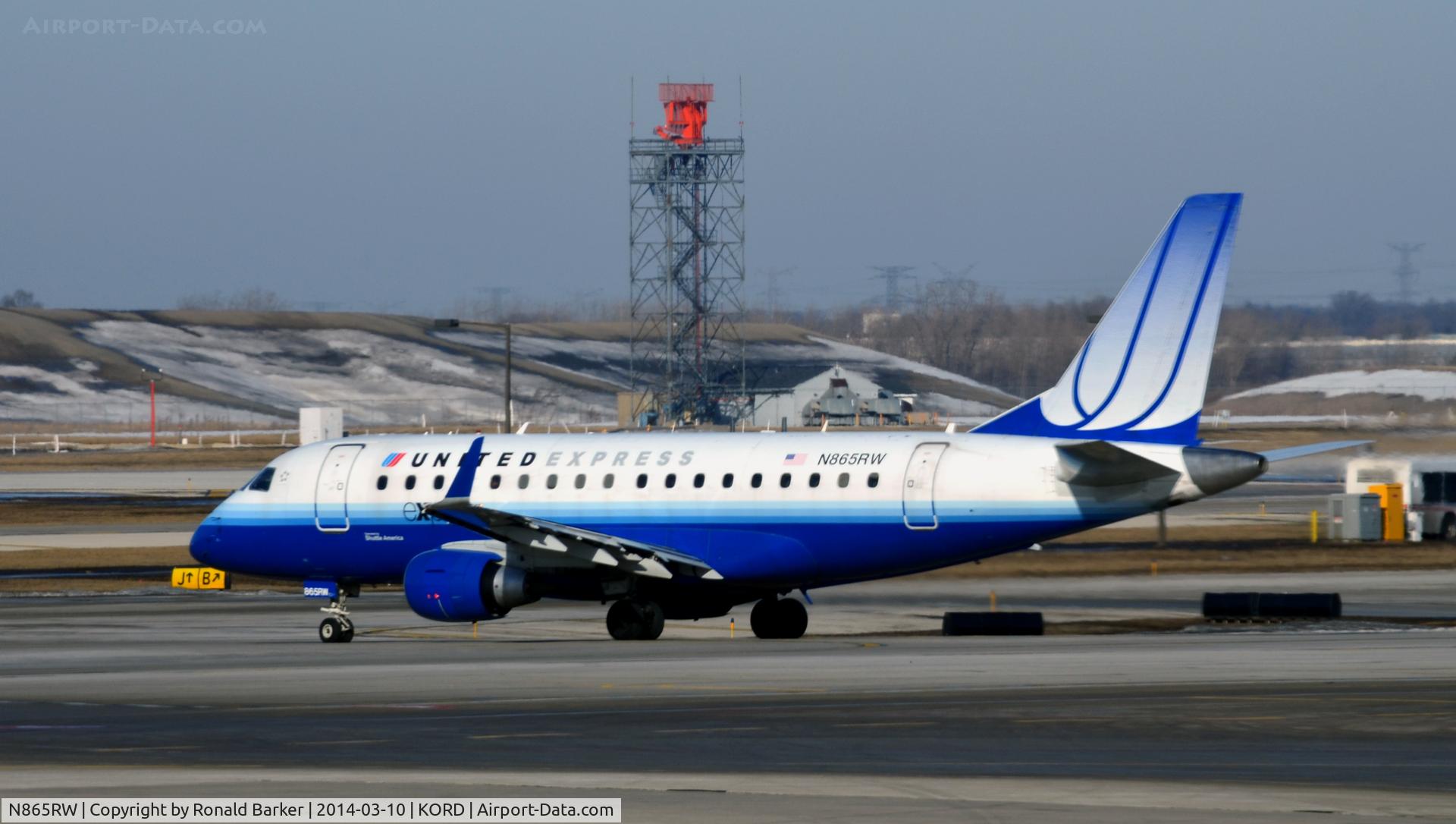 N865RW, 2006 Embraer 170SE (ERJ-170-100SE) C/N 17000122, Taxi Chicago