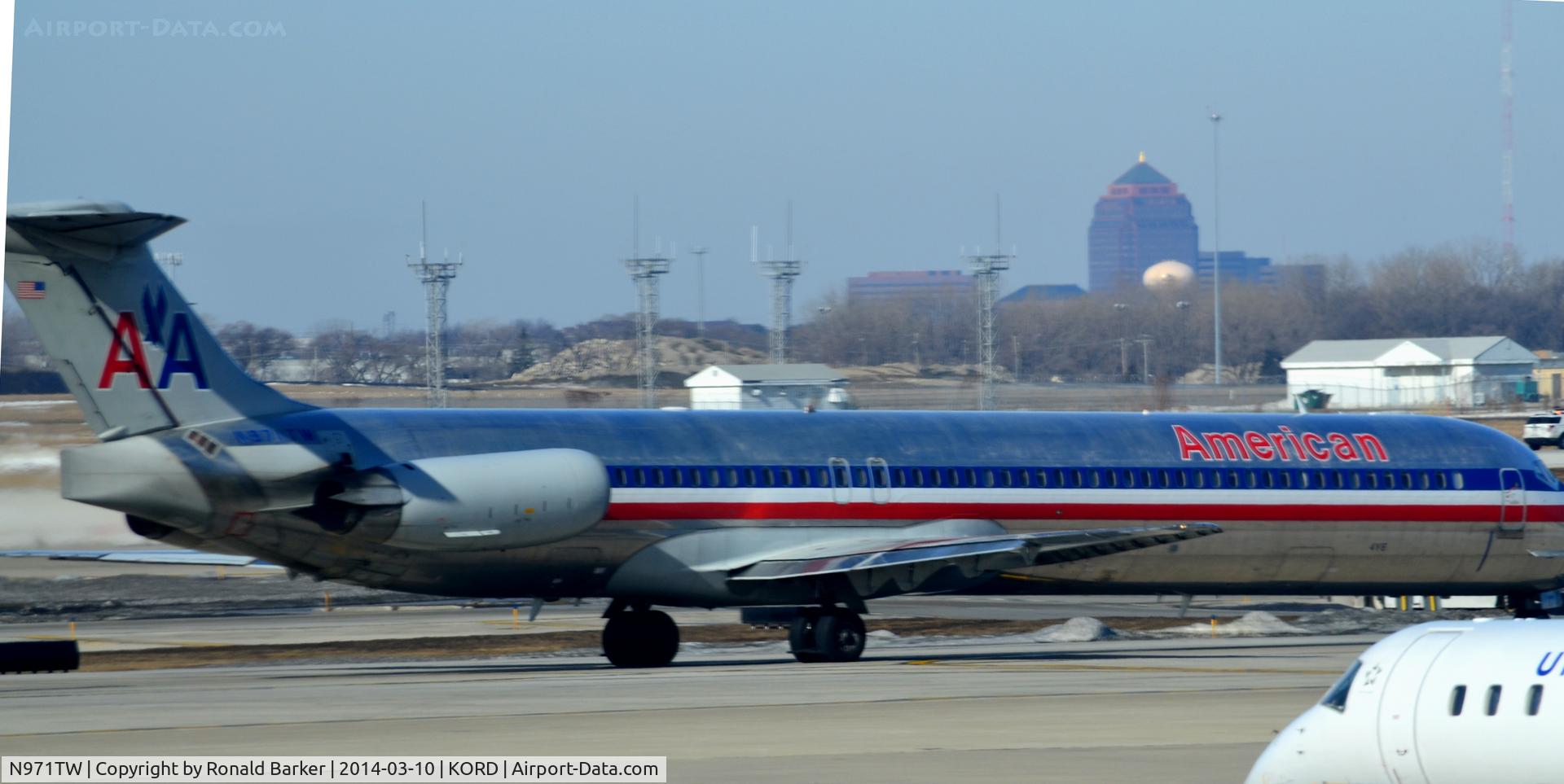 N971TW, 1999 McDonnell Douglas MD-83 (DC-9-83) C/N 53621, Taxi Chicago
