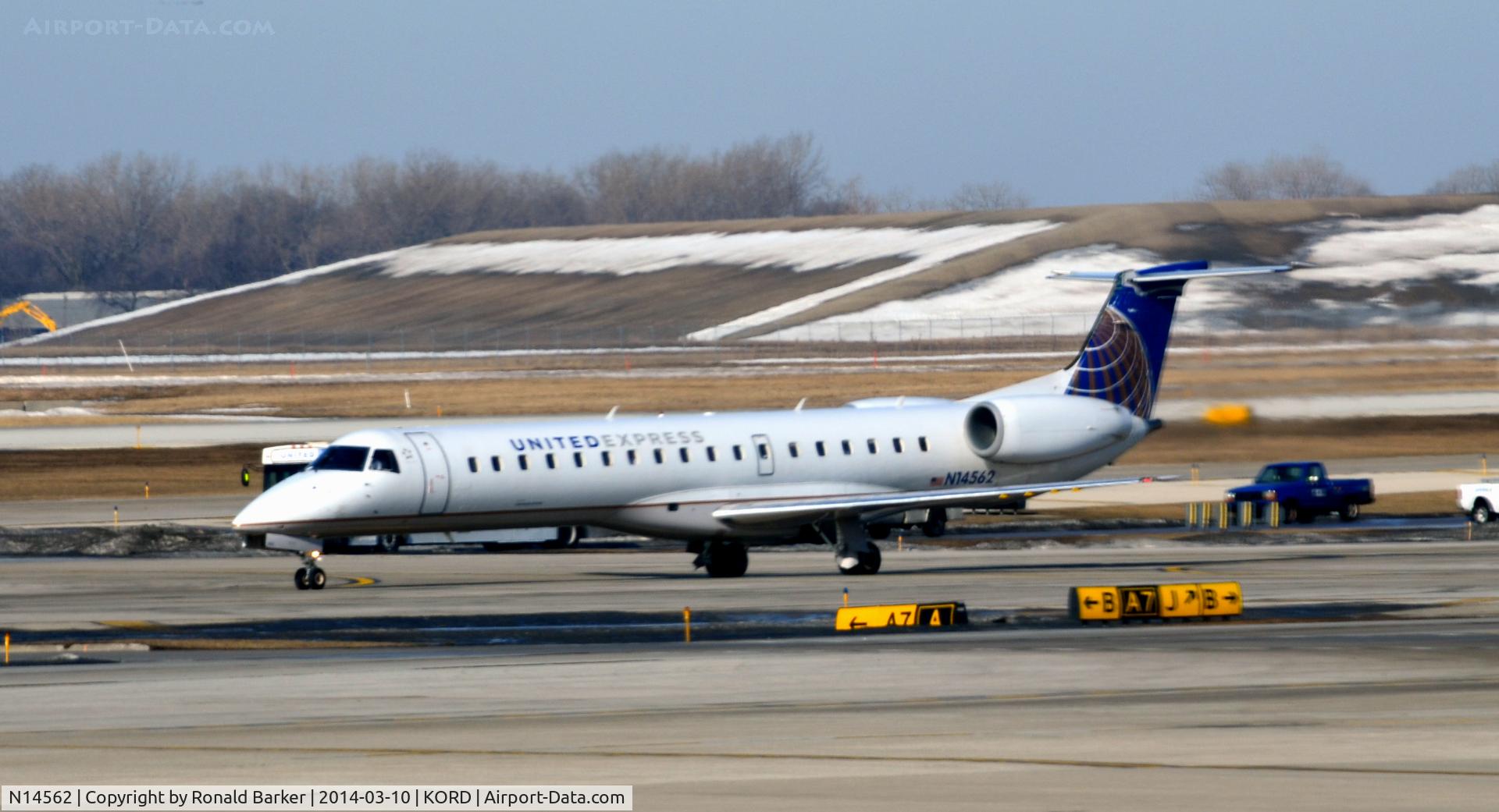 N14562, 2002 Embraer ERJ-145LR (EMB-145LR) C/N 145611, Taxi Chicago