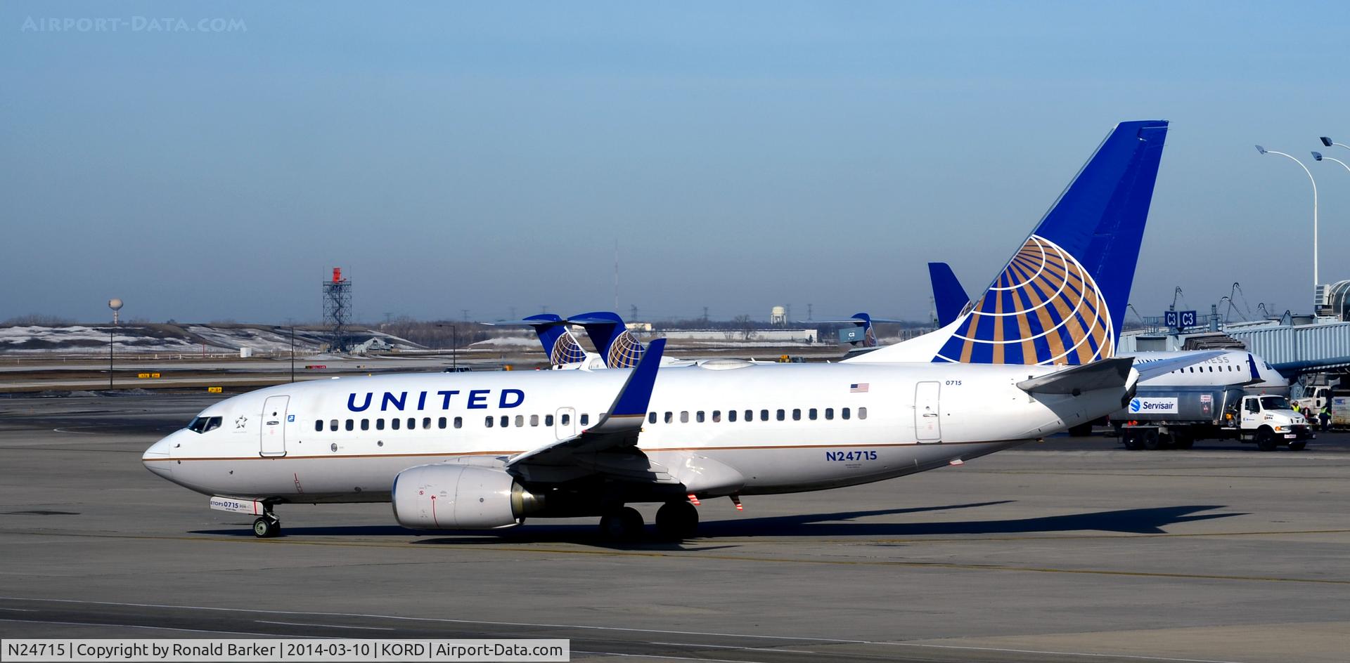 N24715, 1998 Boeing 737-724 C/N 28786, Taxi Chicago