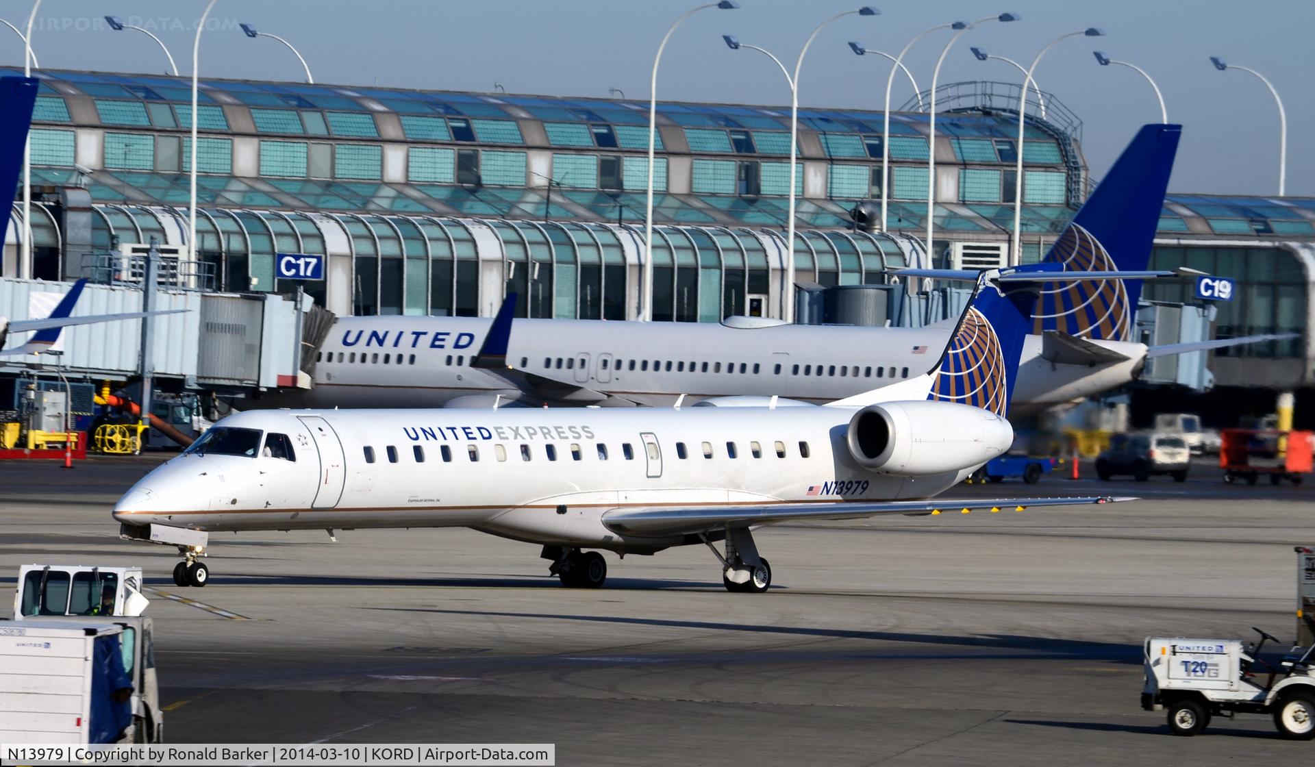 N13979, 1999 Embraer ERJ-145LR (EMB-145LR) C/N 145181, Taxi Chicago