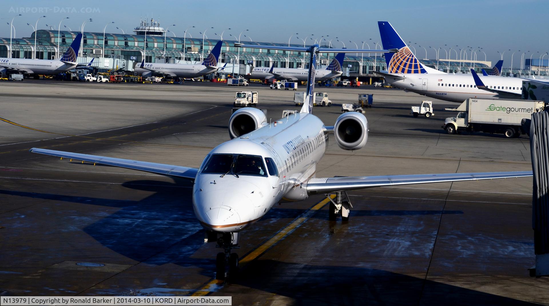 N13979, 1999 Embraer ERJ-145LR (EMB-145LR) C/N 145181, Taxi Chicago