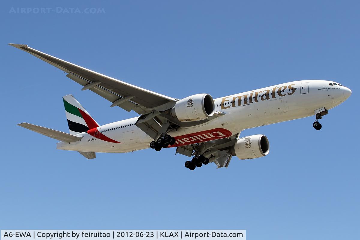 A6-EWA, 2007 Boeing 777-21H/LR C/N 35572, Landing