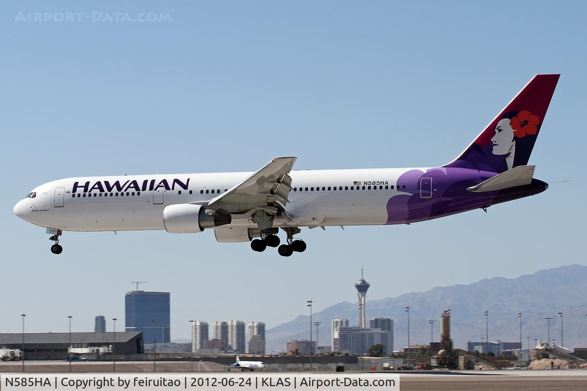 N585HA, Boeing 767-3G5 C/N 24257, Landing