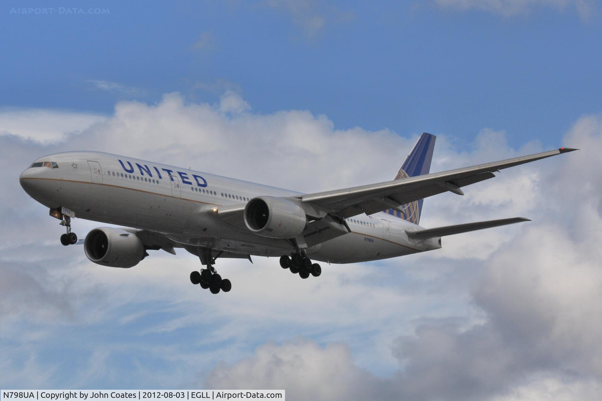 N798UA, 1998 Boeing 777-222ER C/N 26928, Approach to 27R